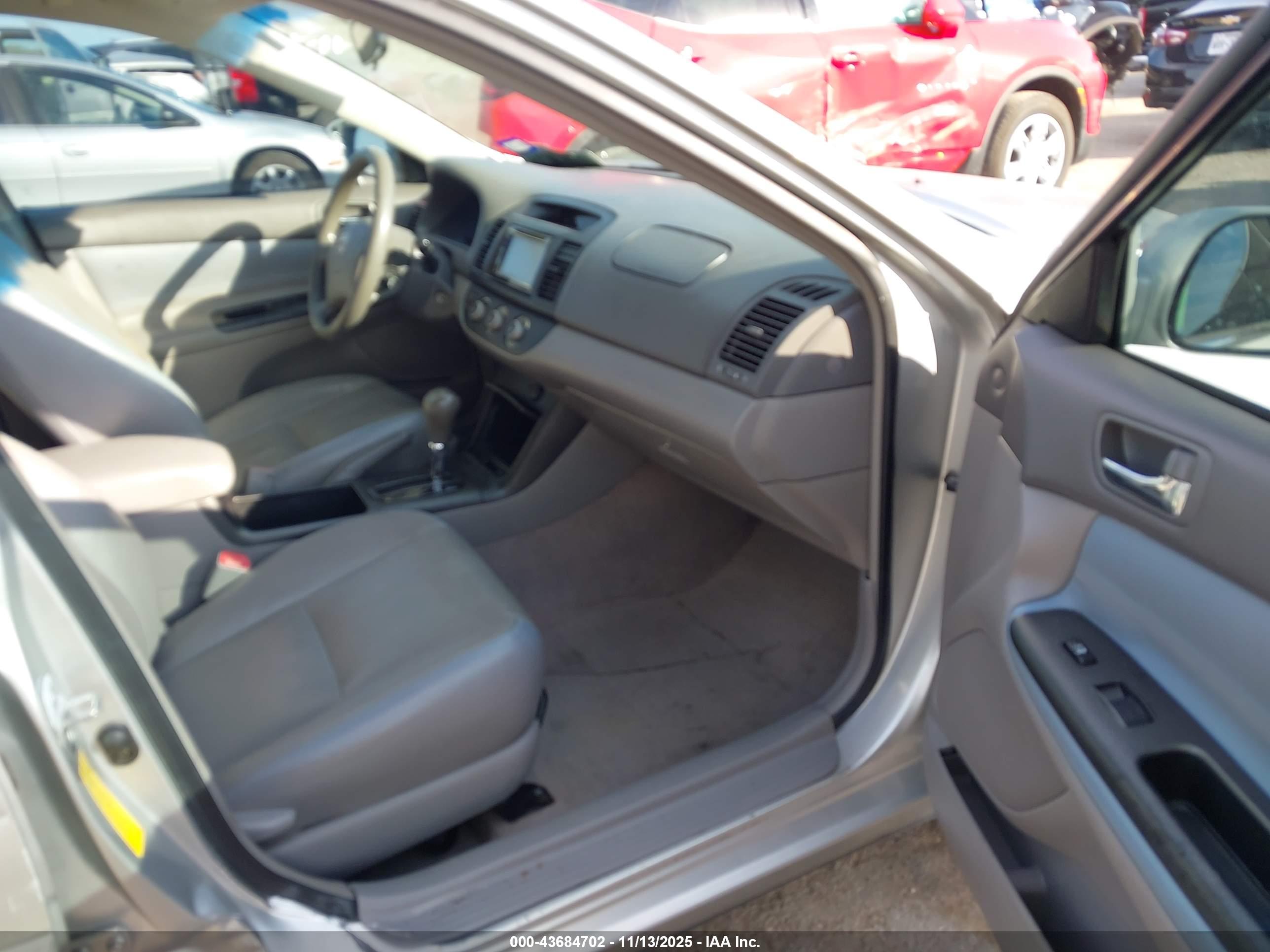 TOYOTA CAMRY image 5