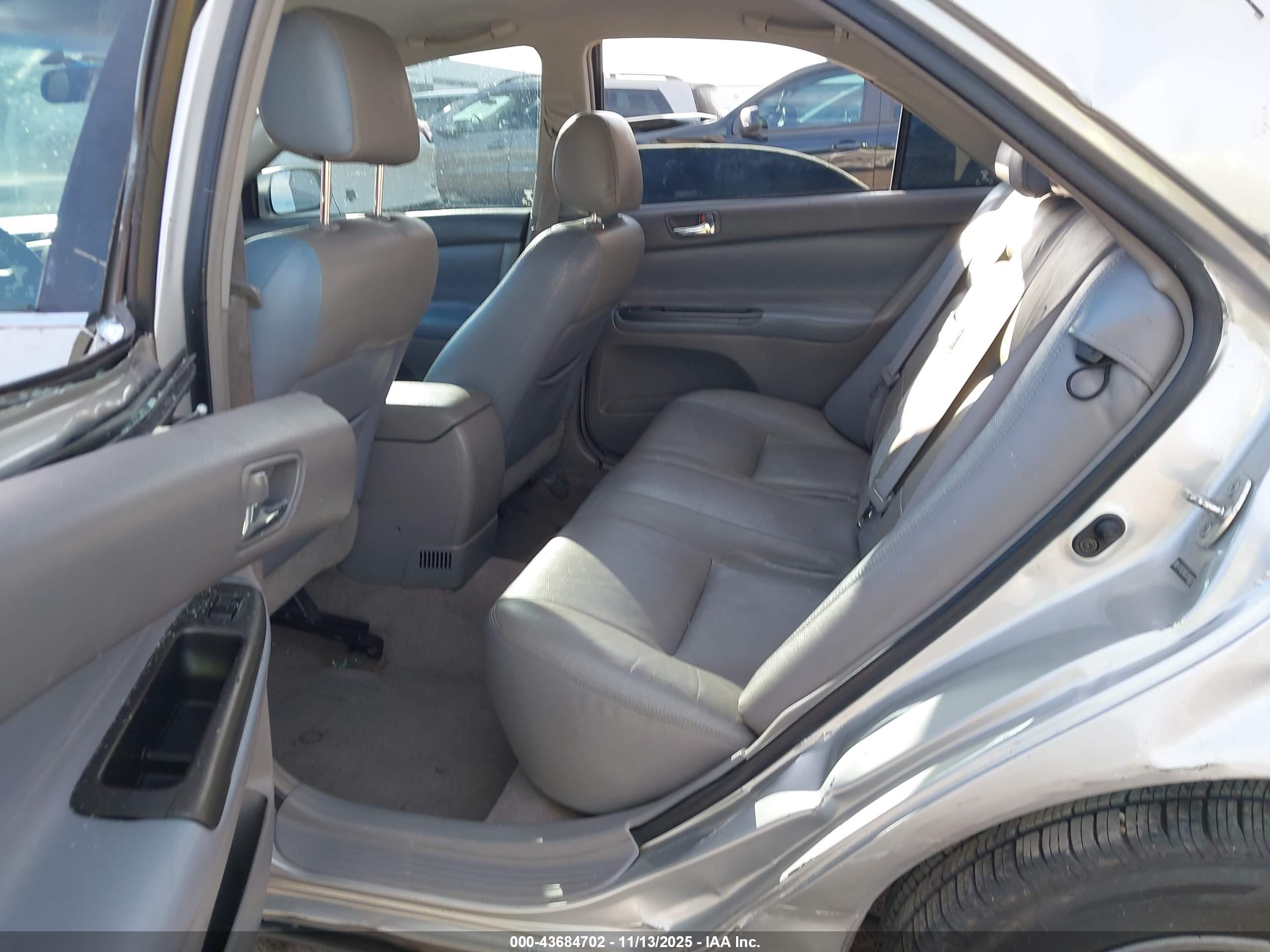 TOYOTA CAMRY image 8