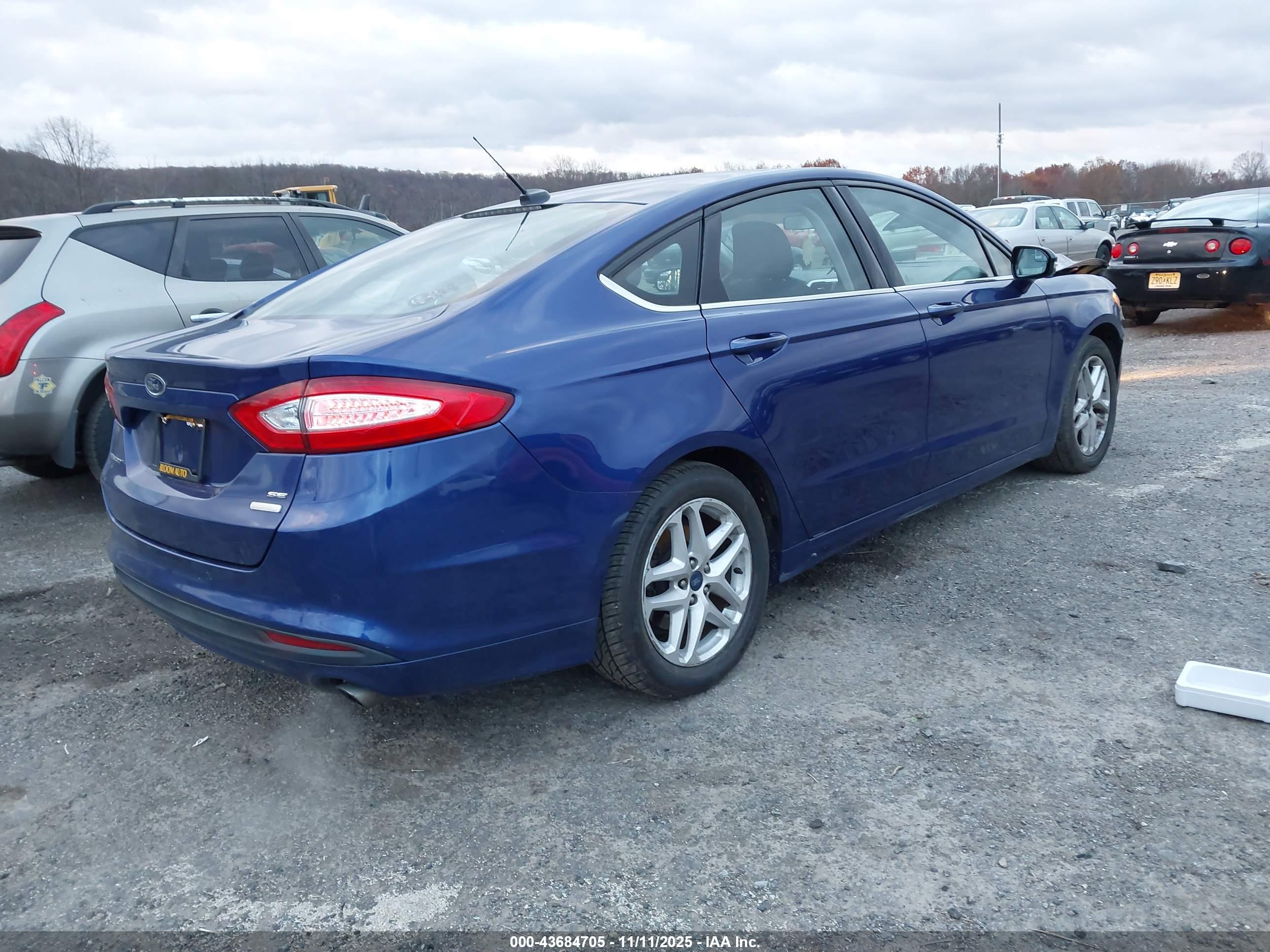 FORD FUSION image 4