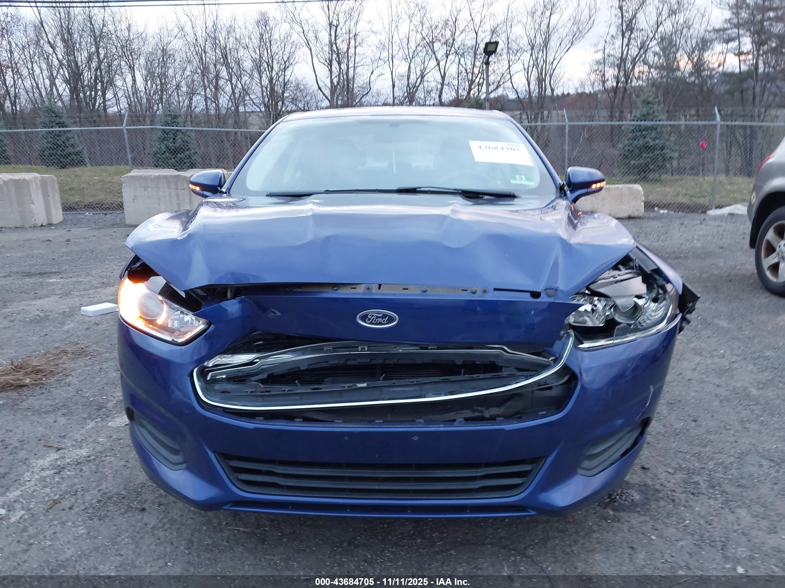FORD FUSION image 6