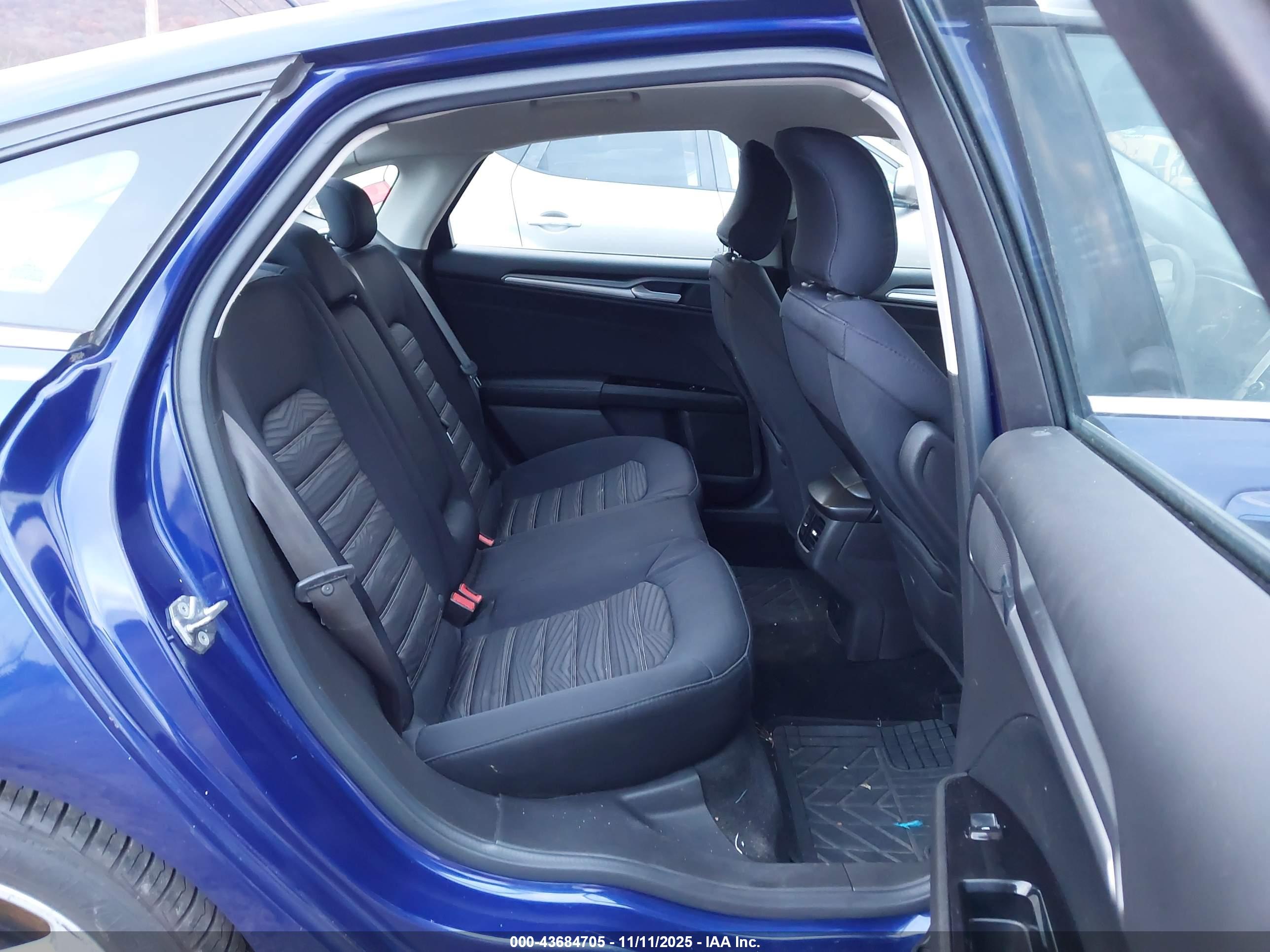 FORD FUSION image 8