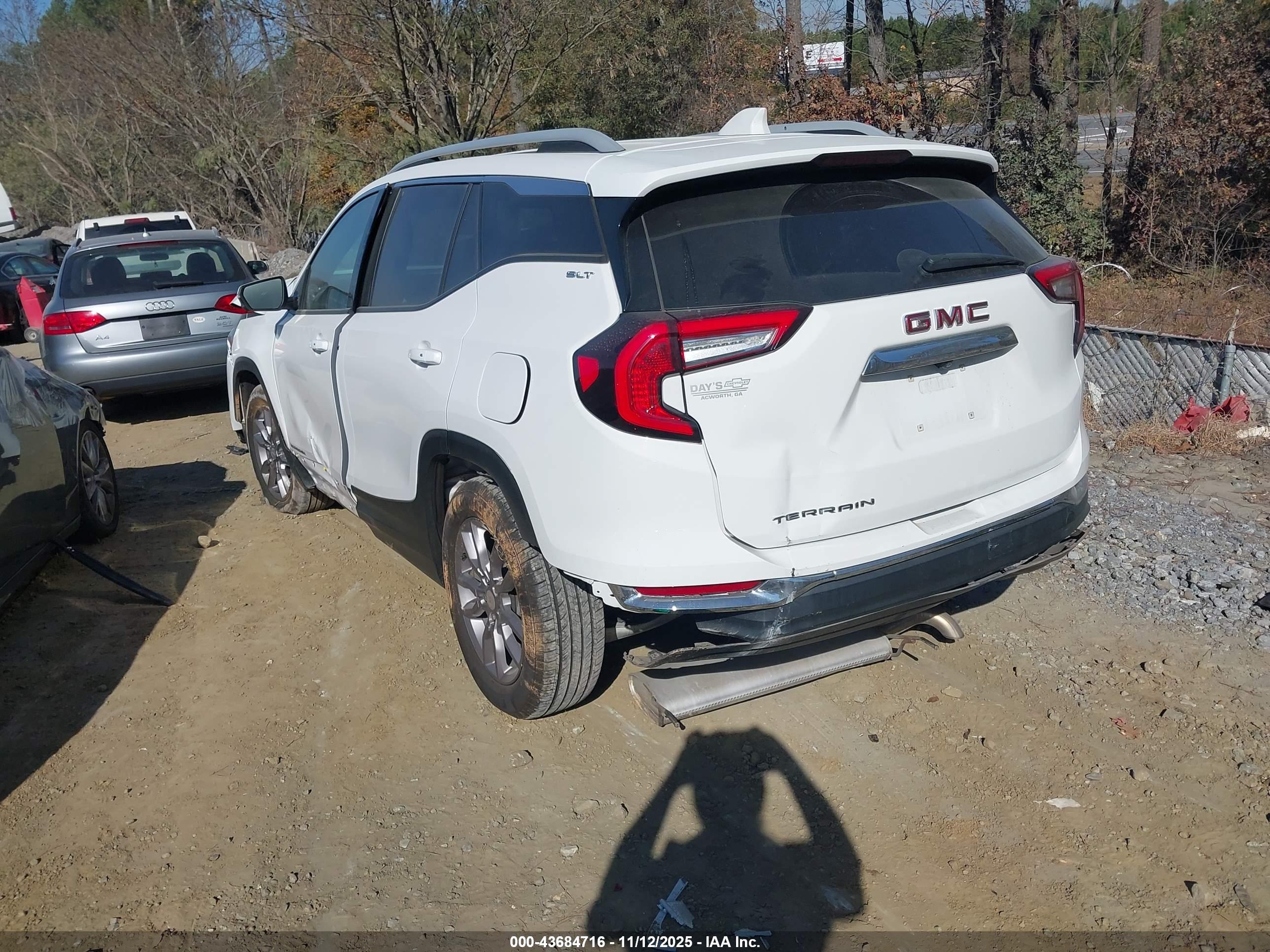 GMC TERRAIN image 3