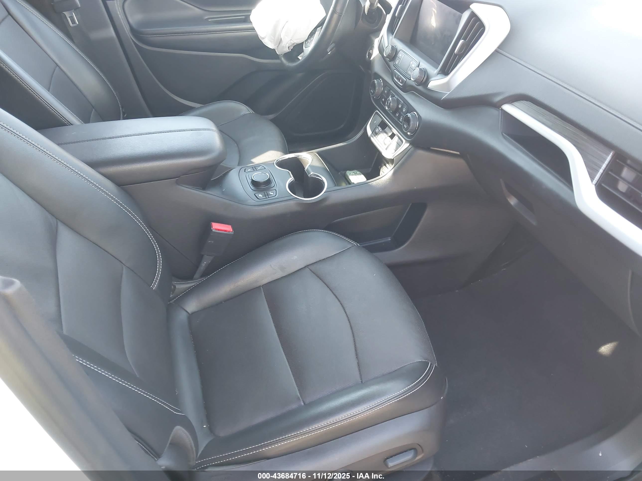 GMC TERRAIN image 5