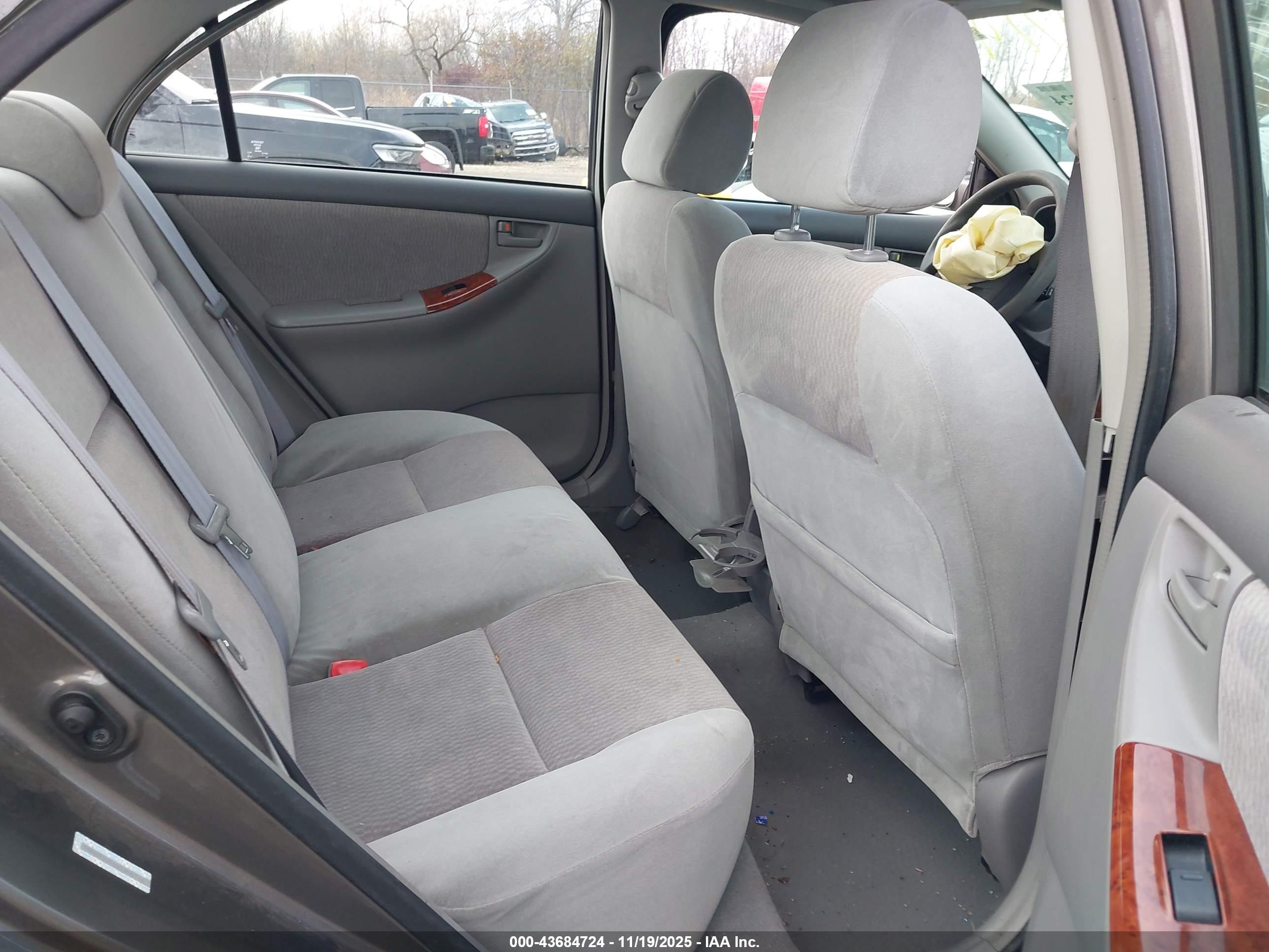 TOYOTA COROLLA image 8