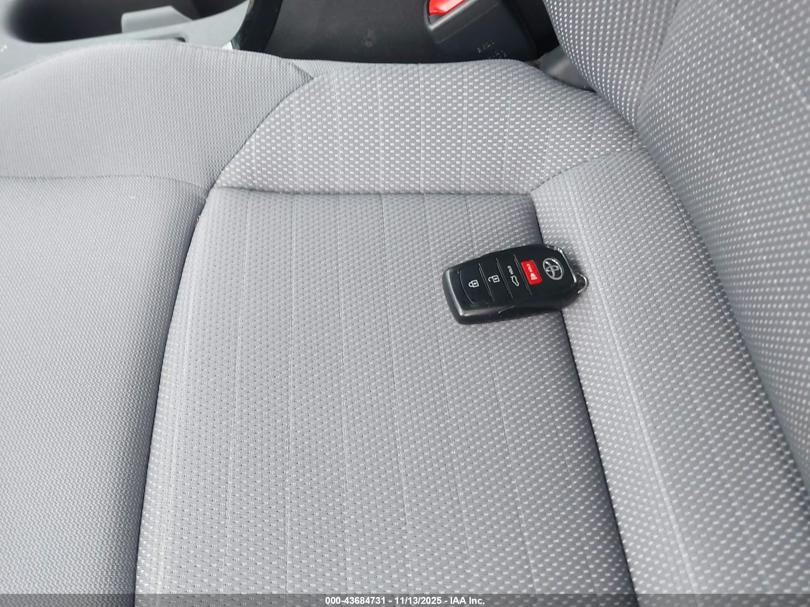 TOYOTA COROLLA image 11