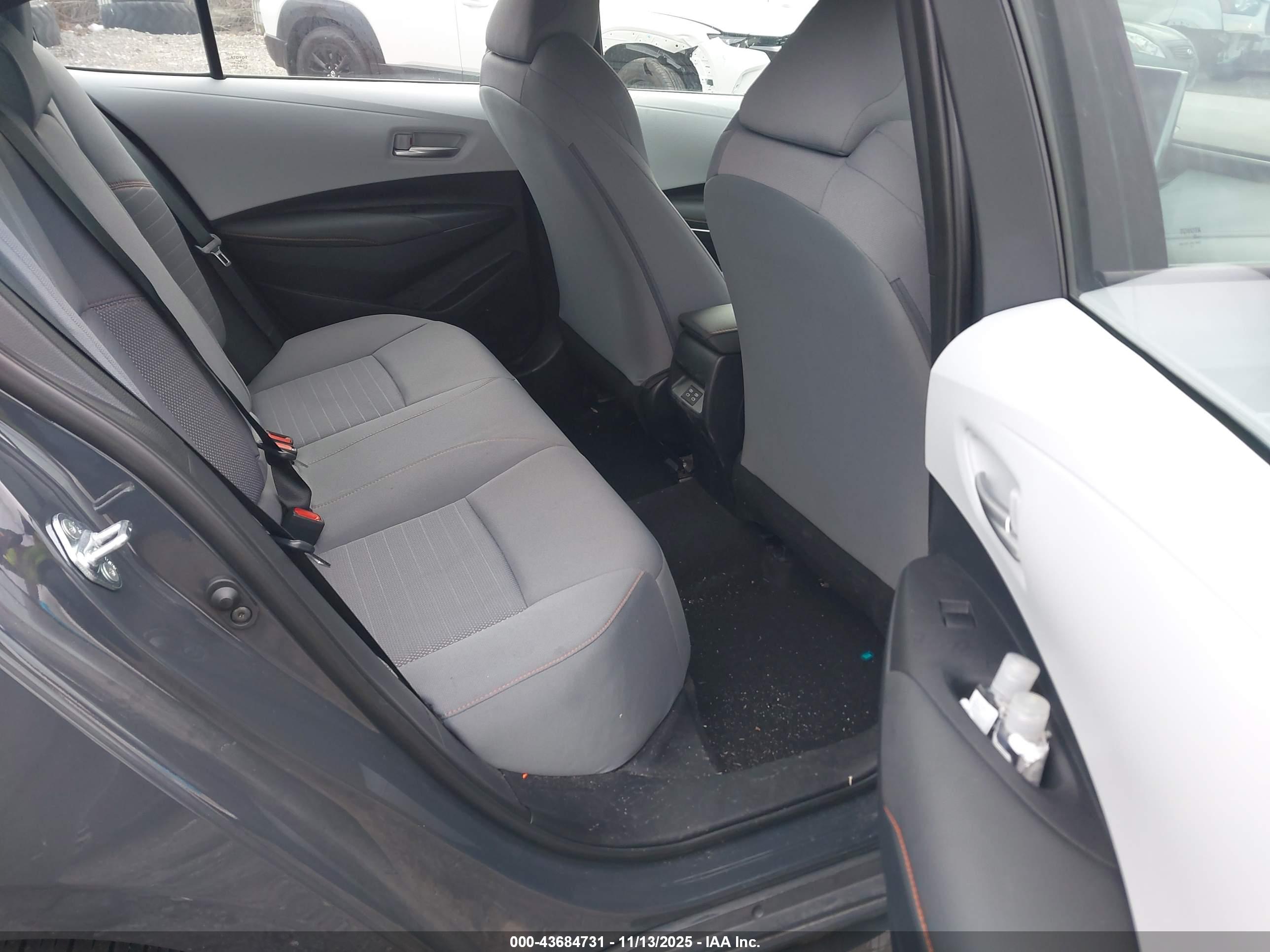TOYOTA COROLLA image 8