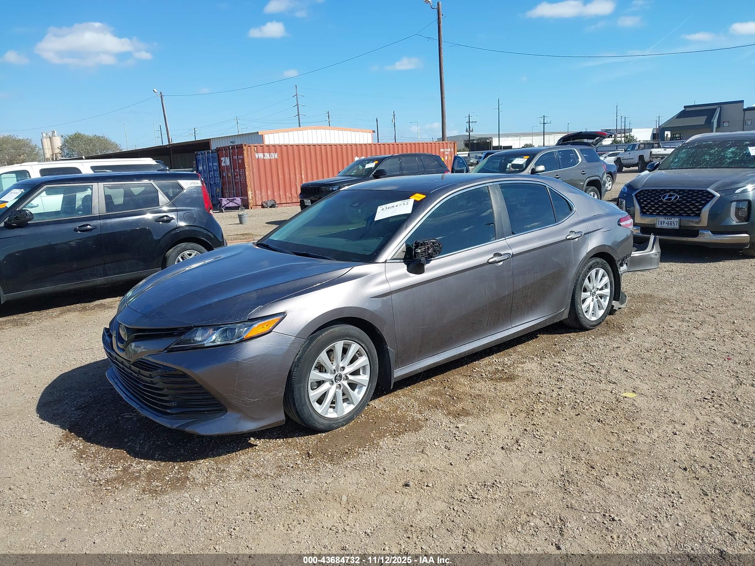 TOYOTA CAMRY image 2