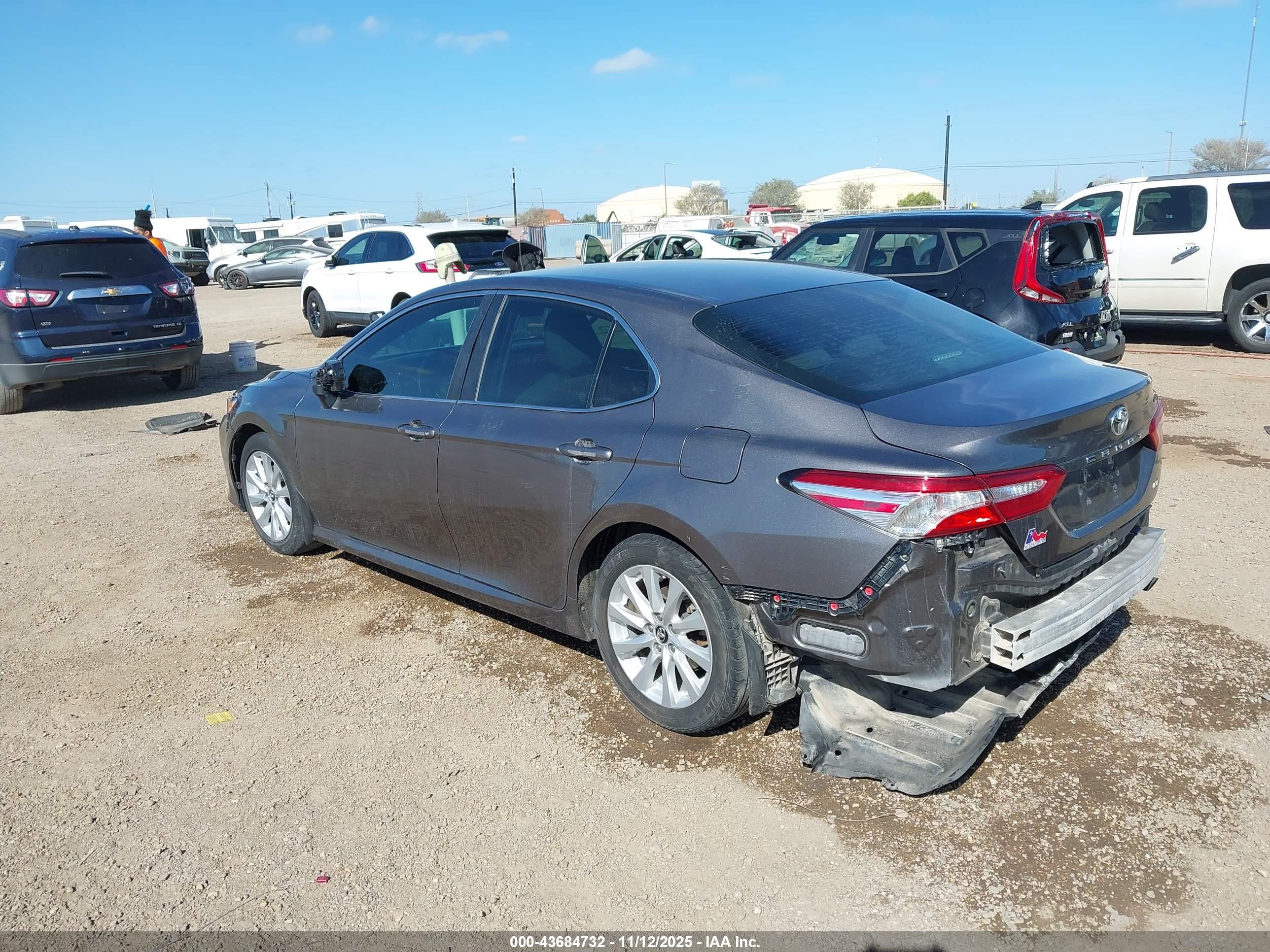 TOYOTA CAMRY image 3