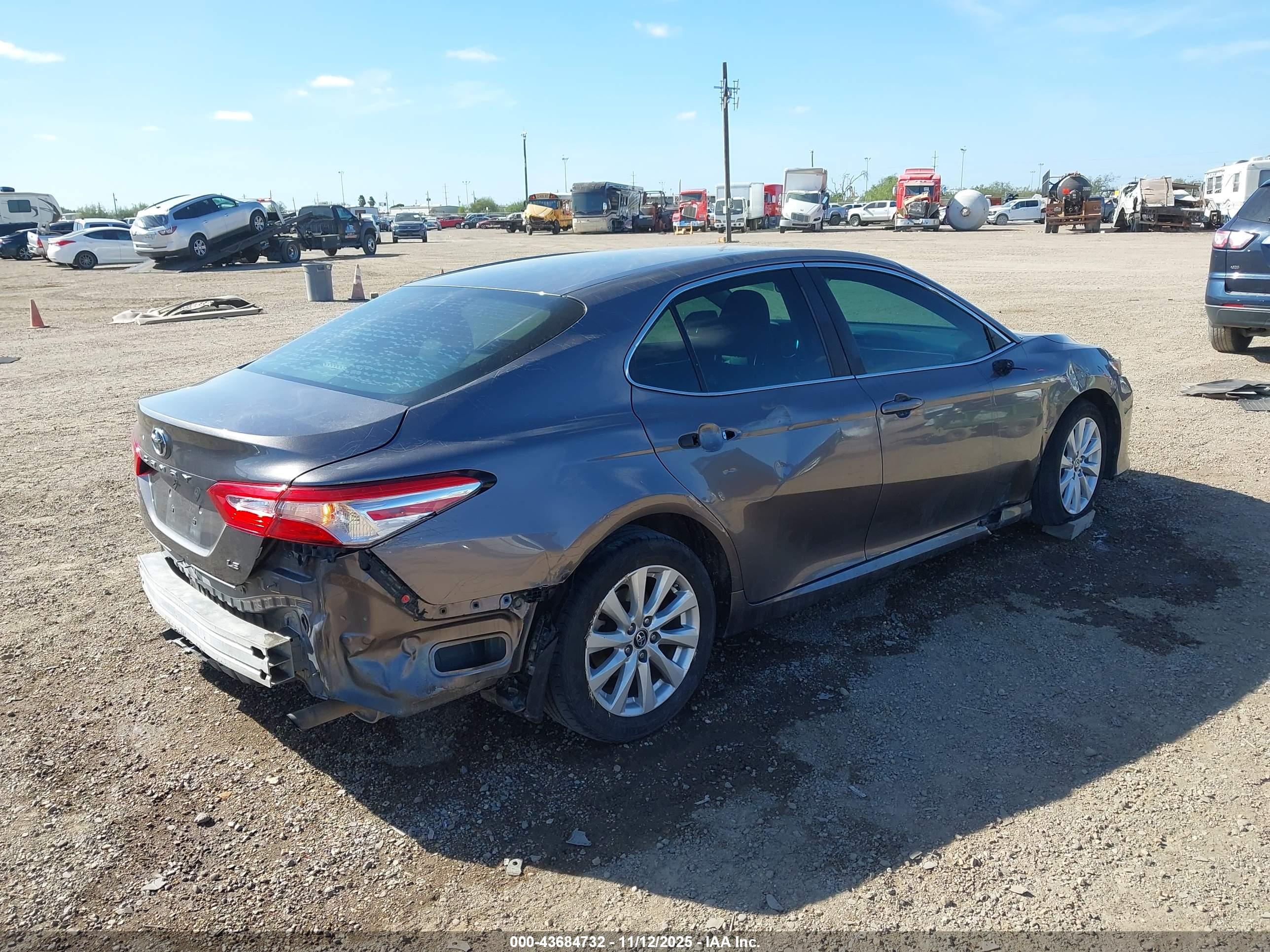 TOYOTA CAMRY image 4