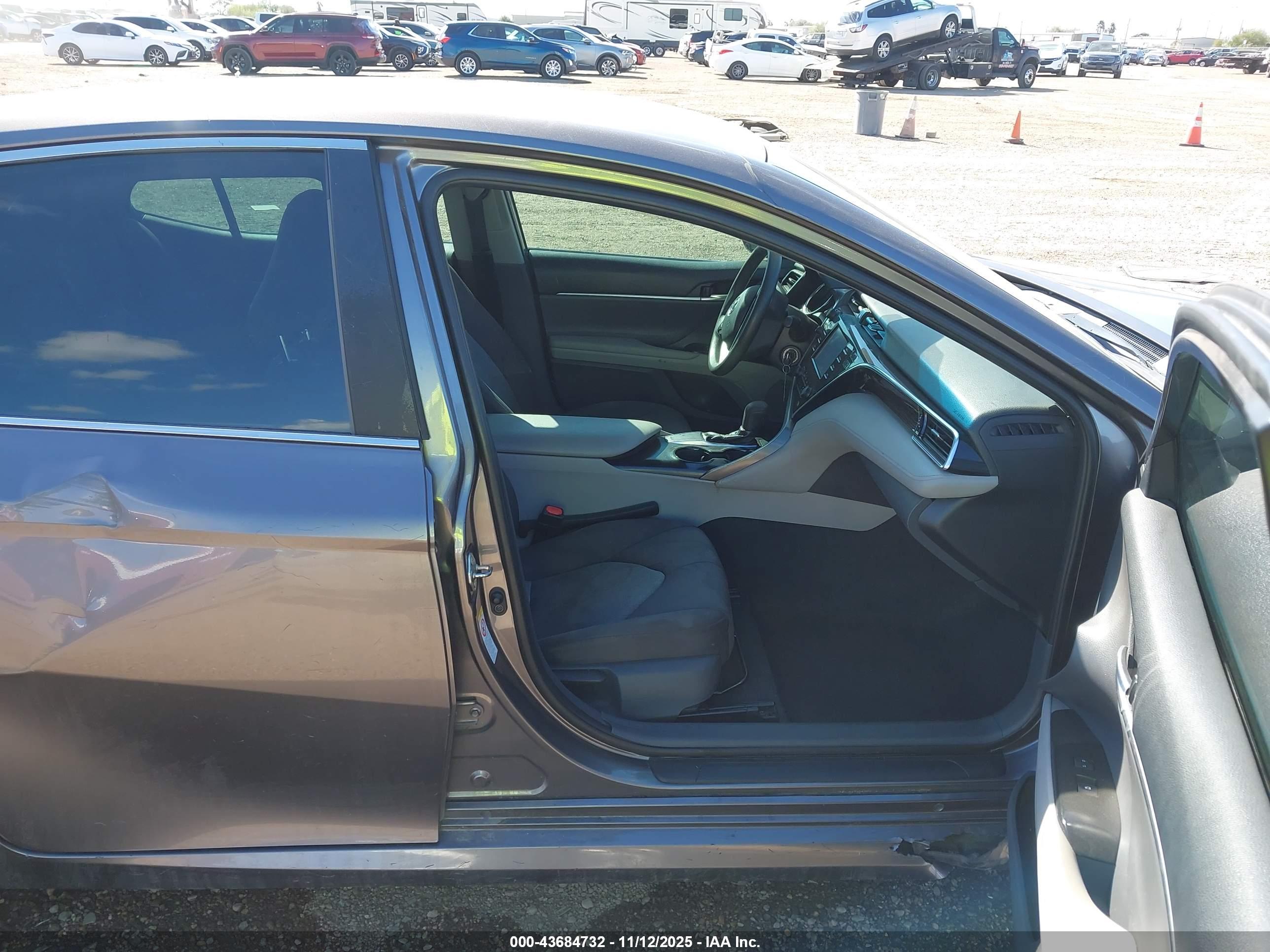 TOYOTA CAMRY image 5