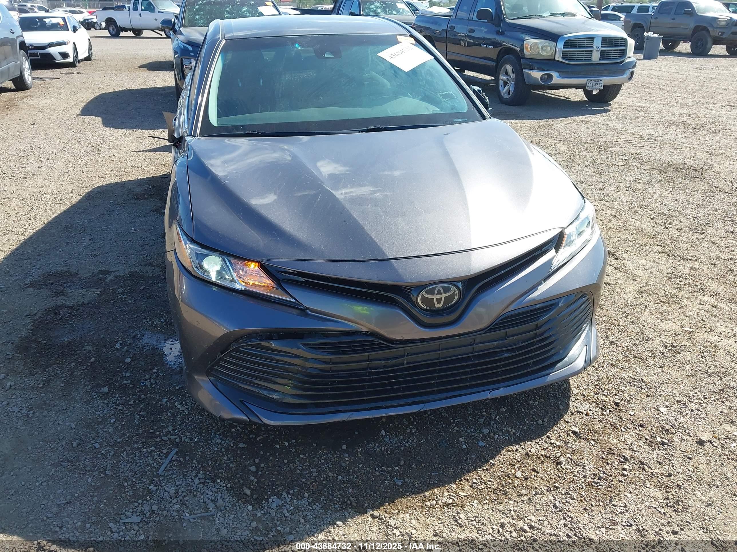 TOYOTA CAMRY image 6