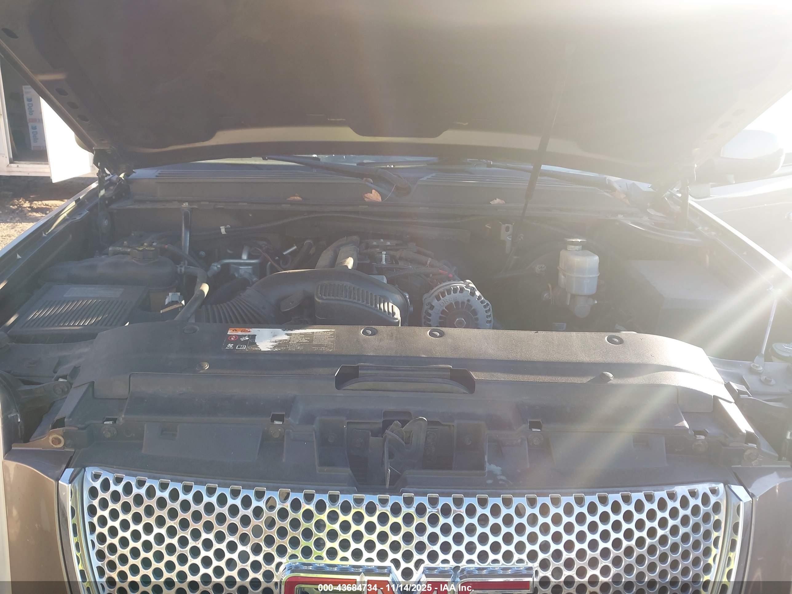 GMC YUKON image 10