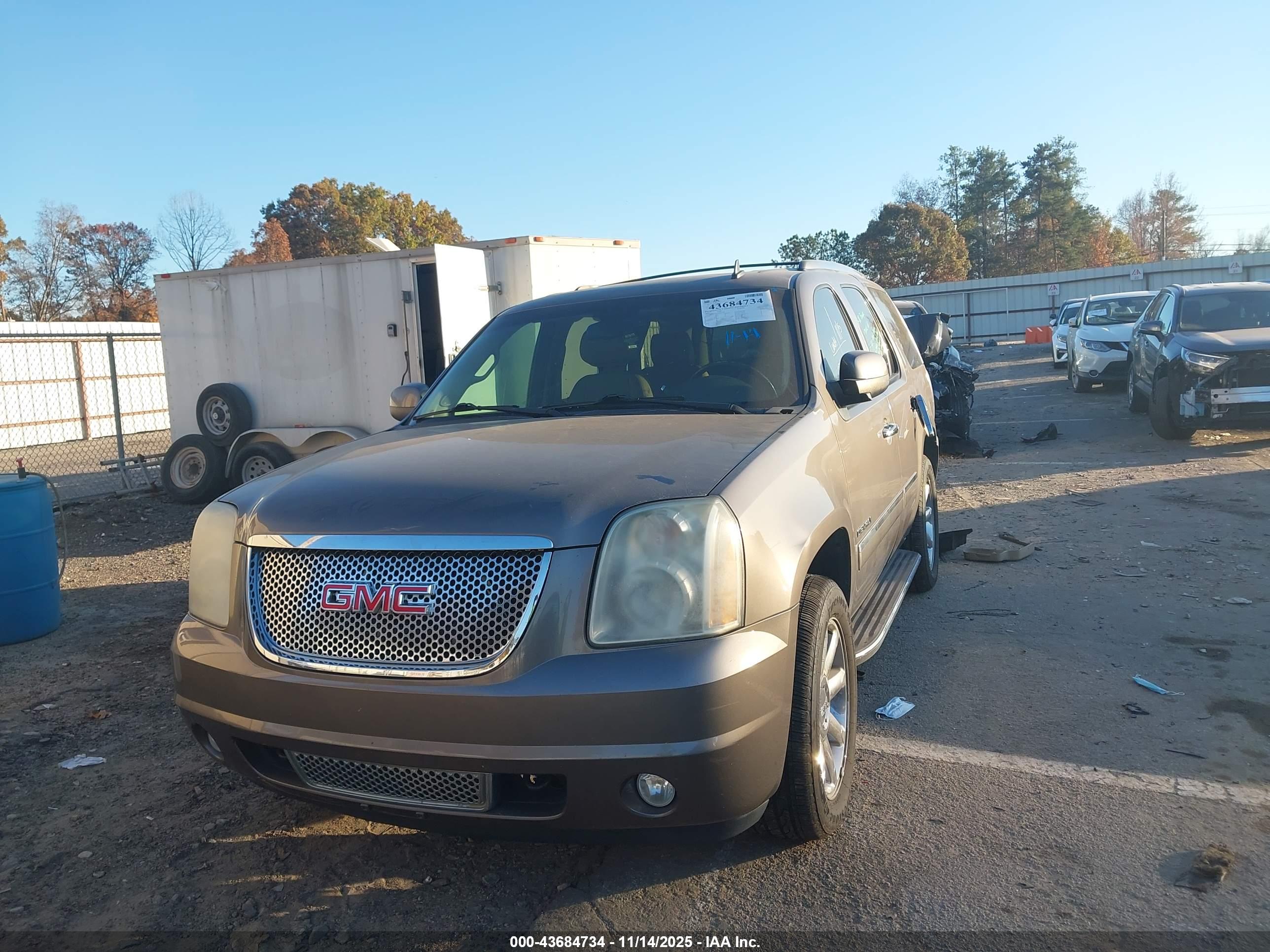 GMC YUKON image 2