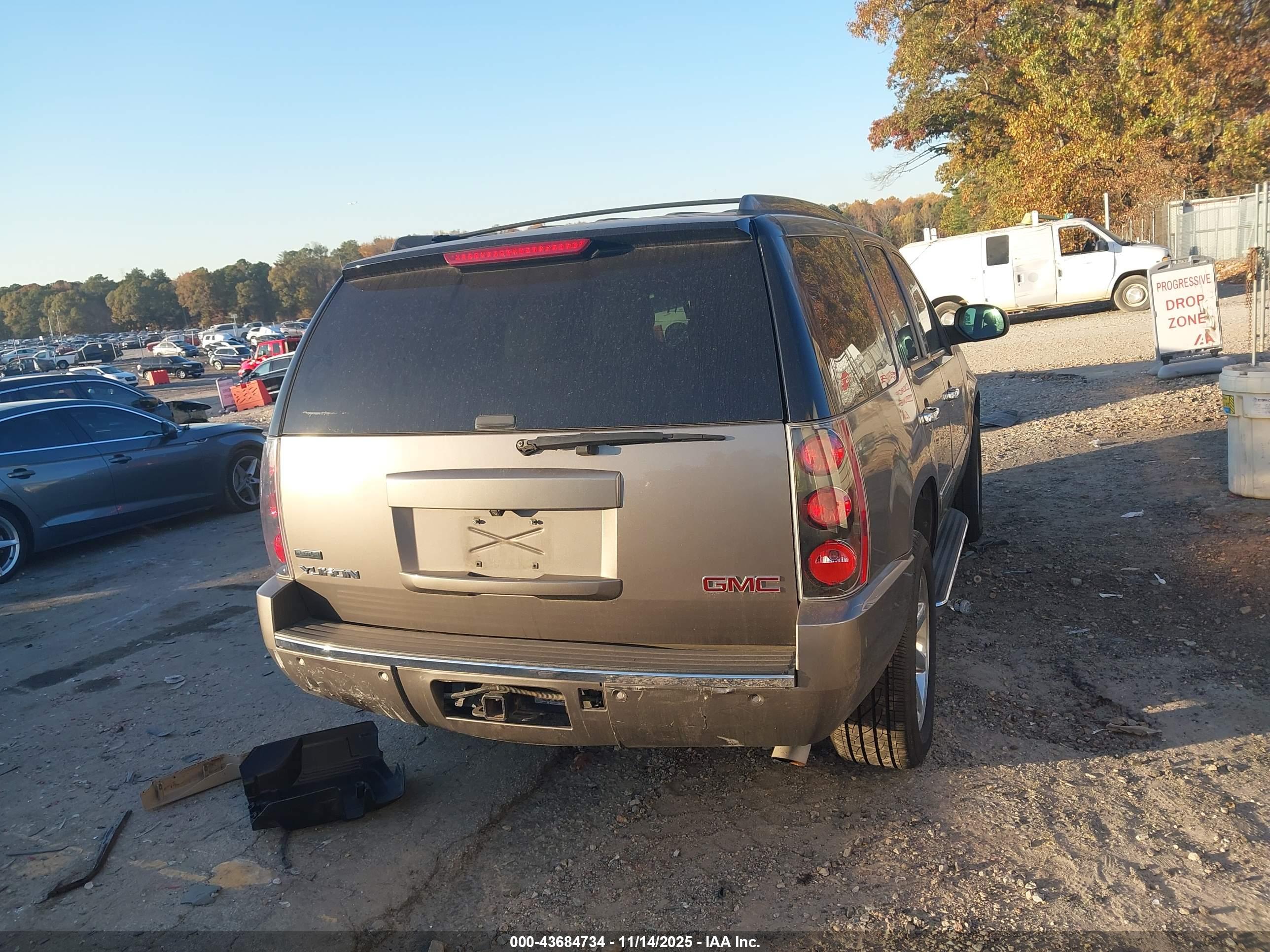 GMC YUKON image 4