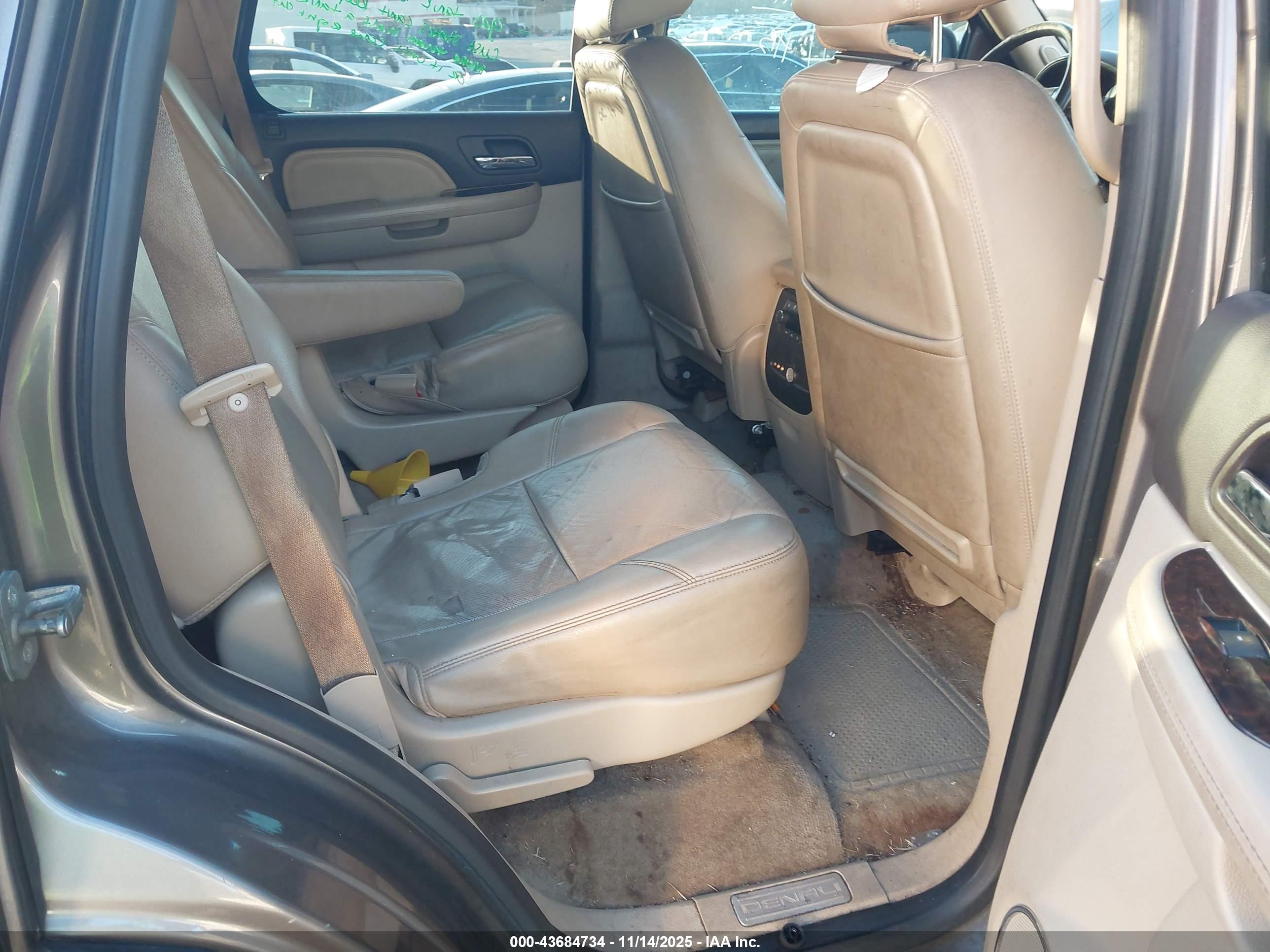 GMC YUKON image 8