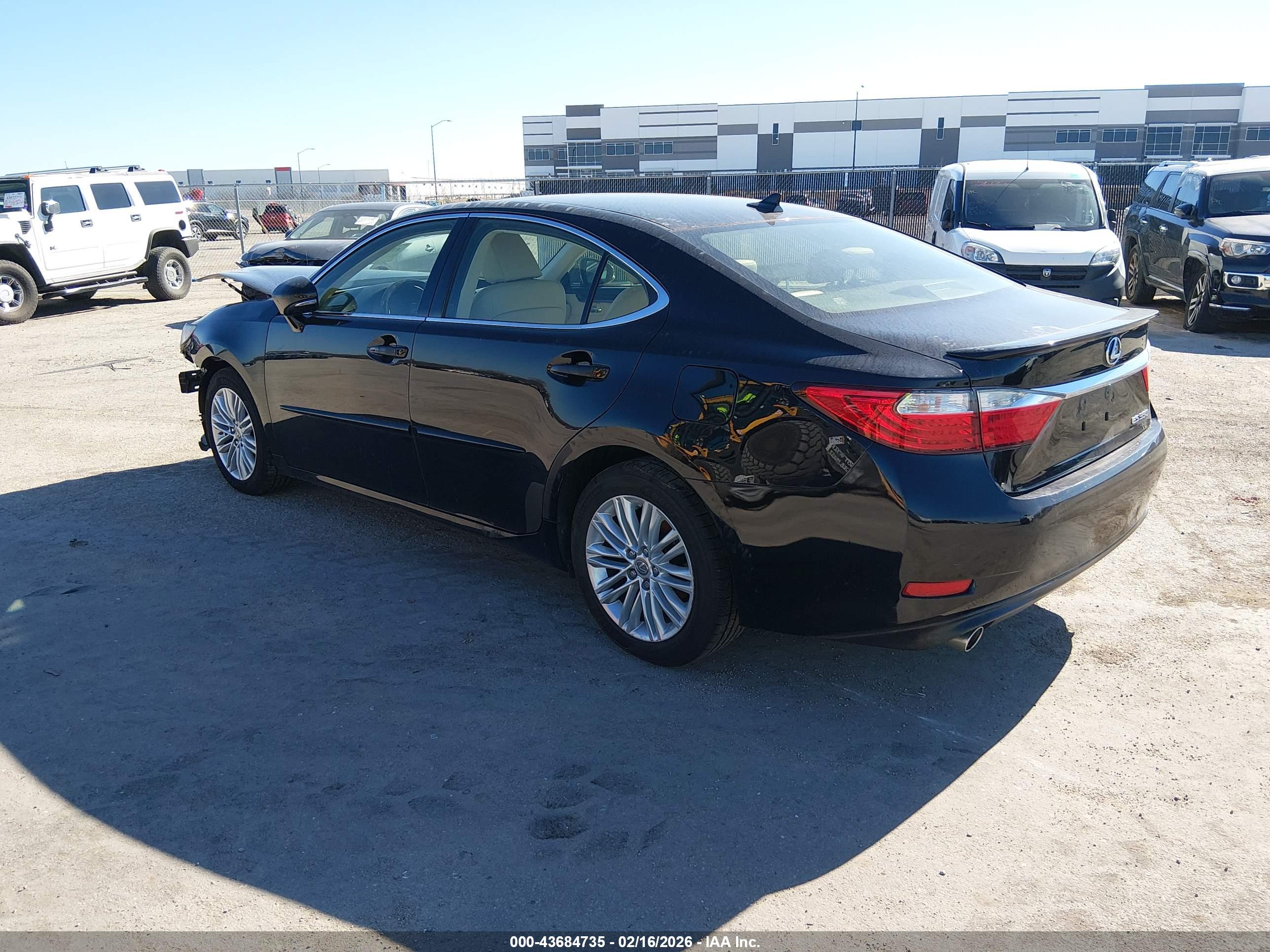 LEXUS ES image 3