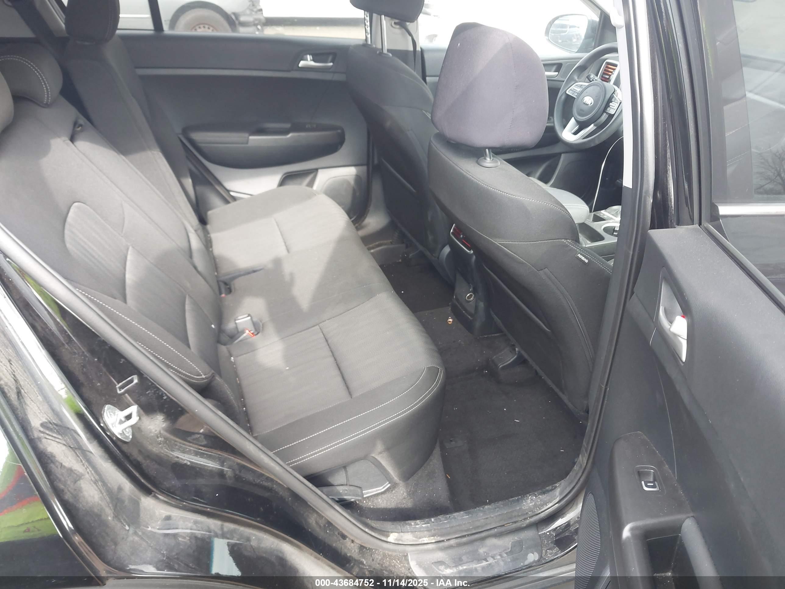KIA SPORTAGE image 8
