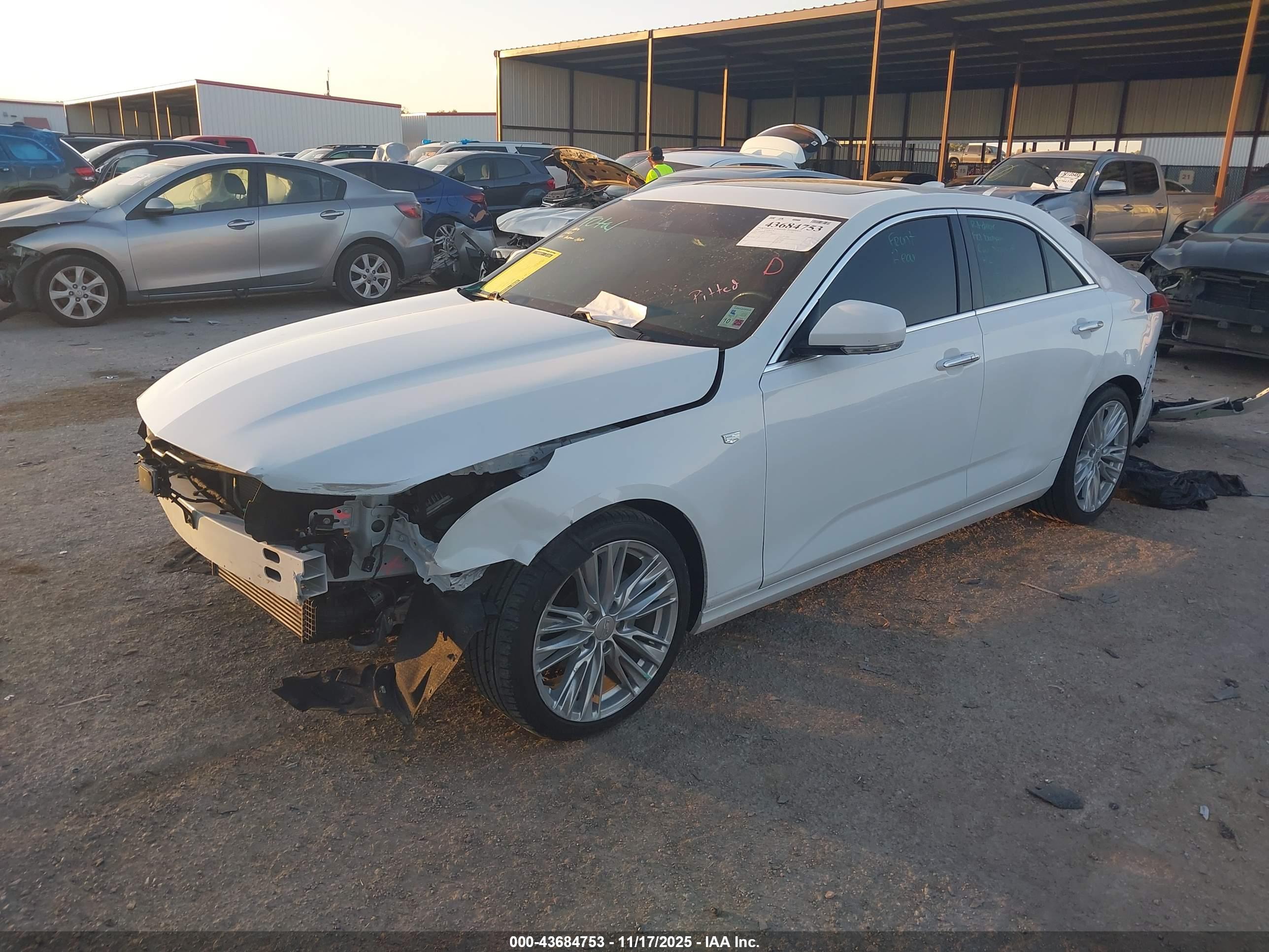 CADILLAC CT4 image 2