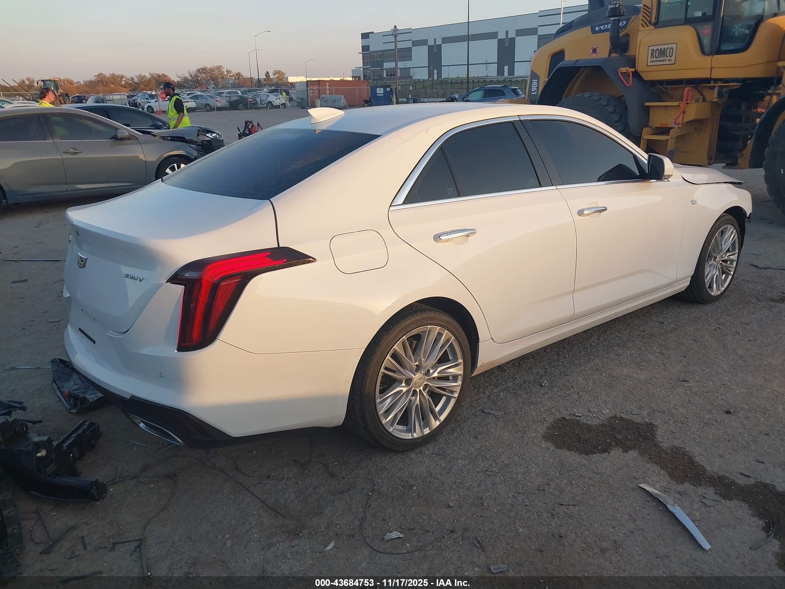CADILLAC CT4 image 4