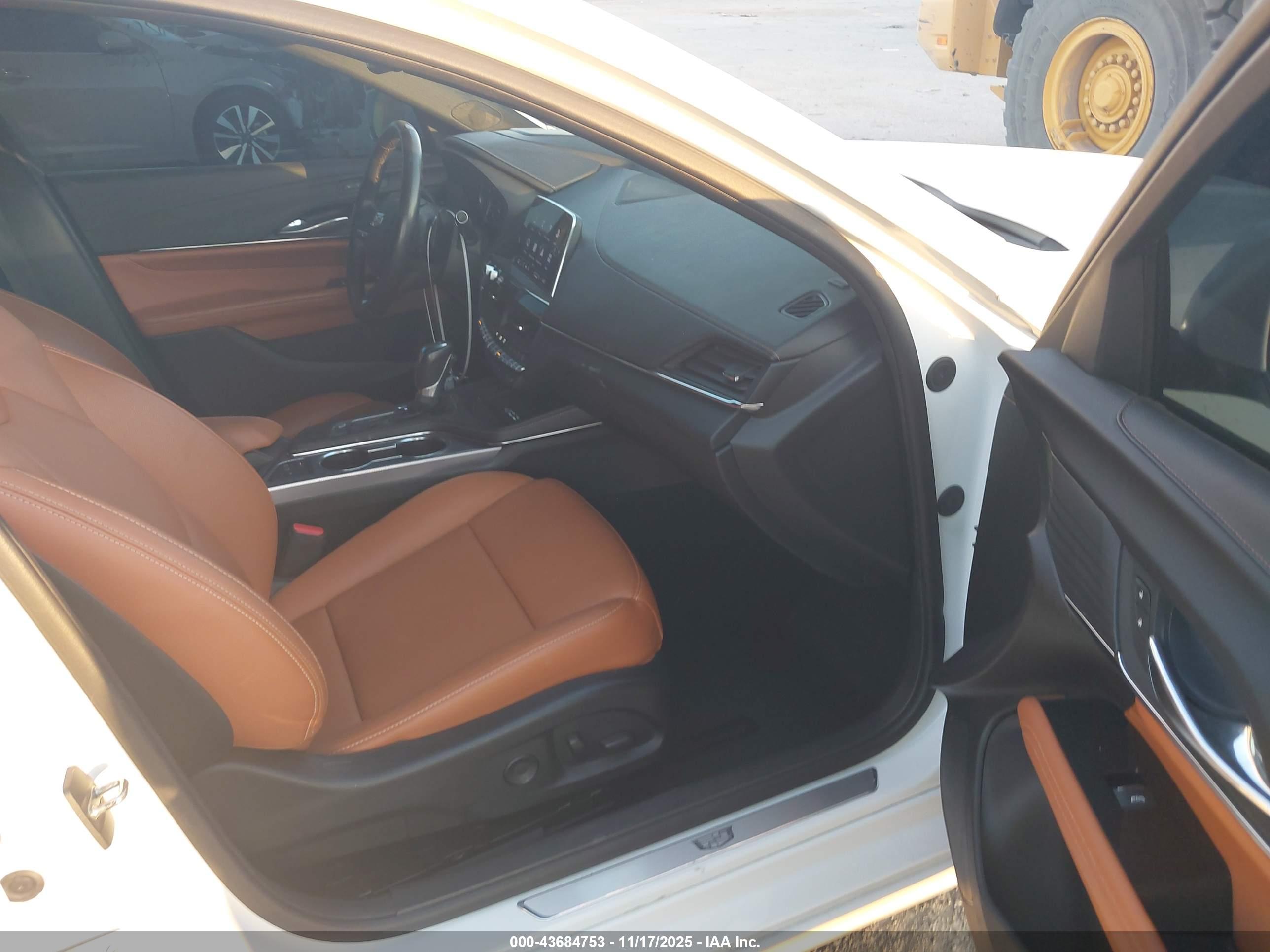 CADILLAC CT4 image 5