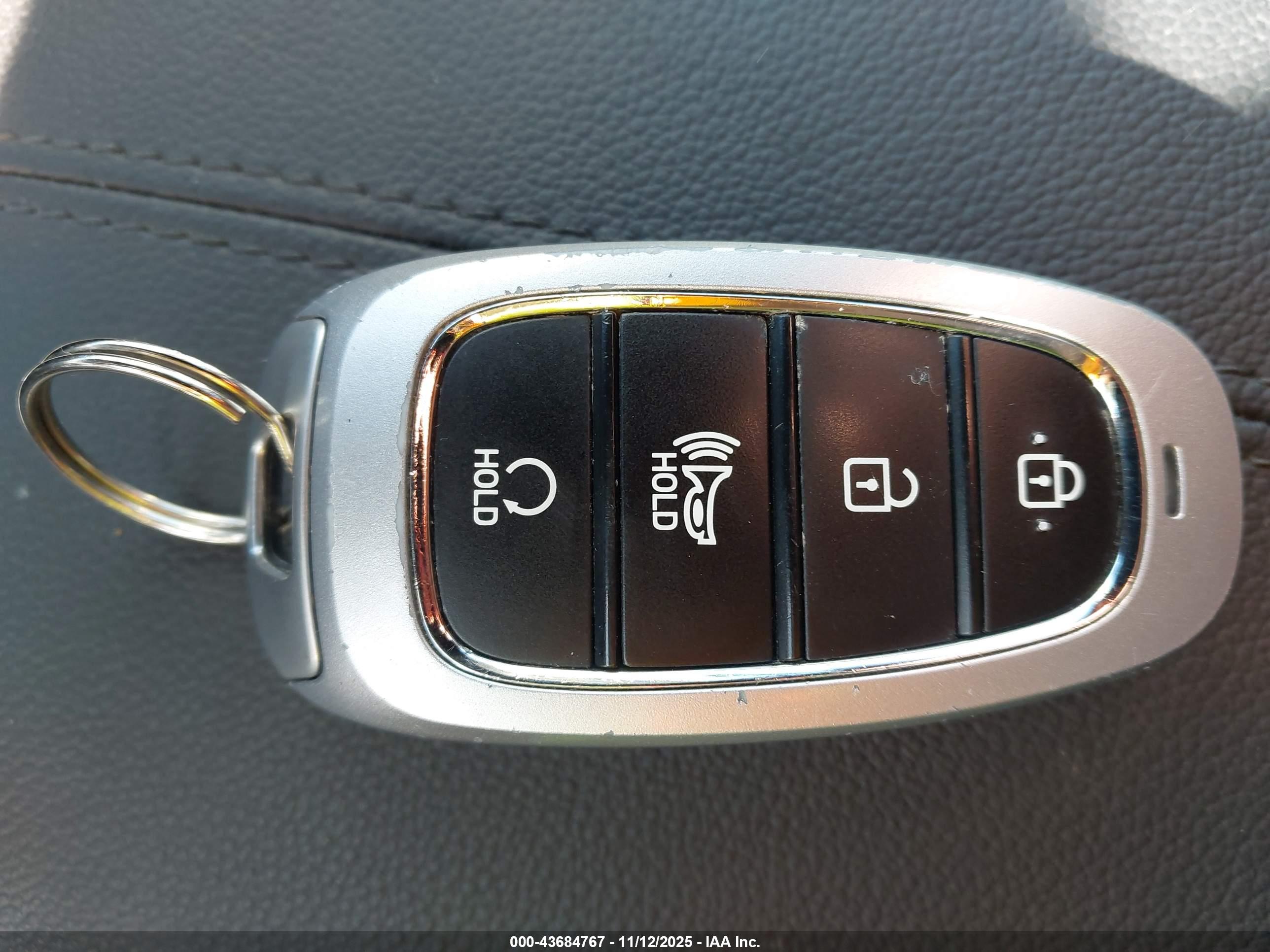 HYUNDAI TUCSON image 11