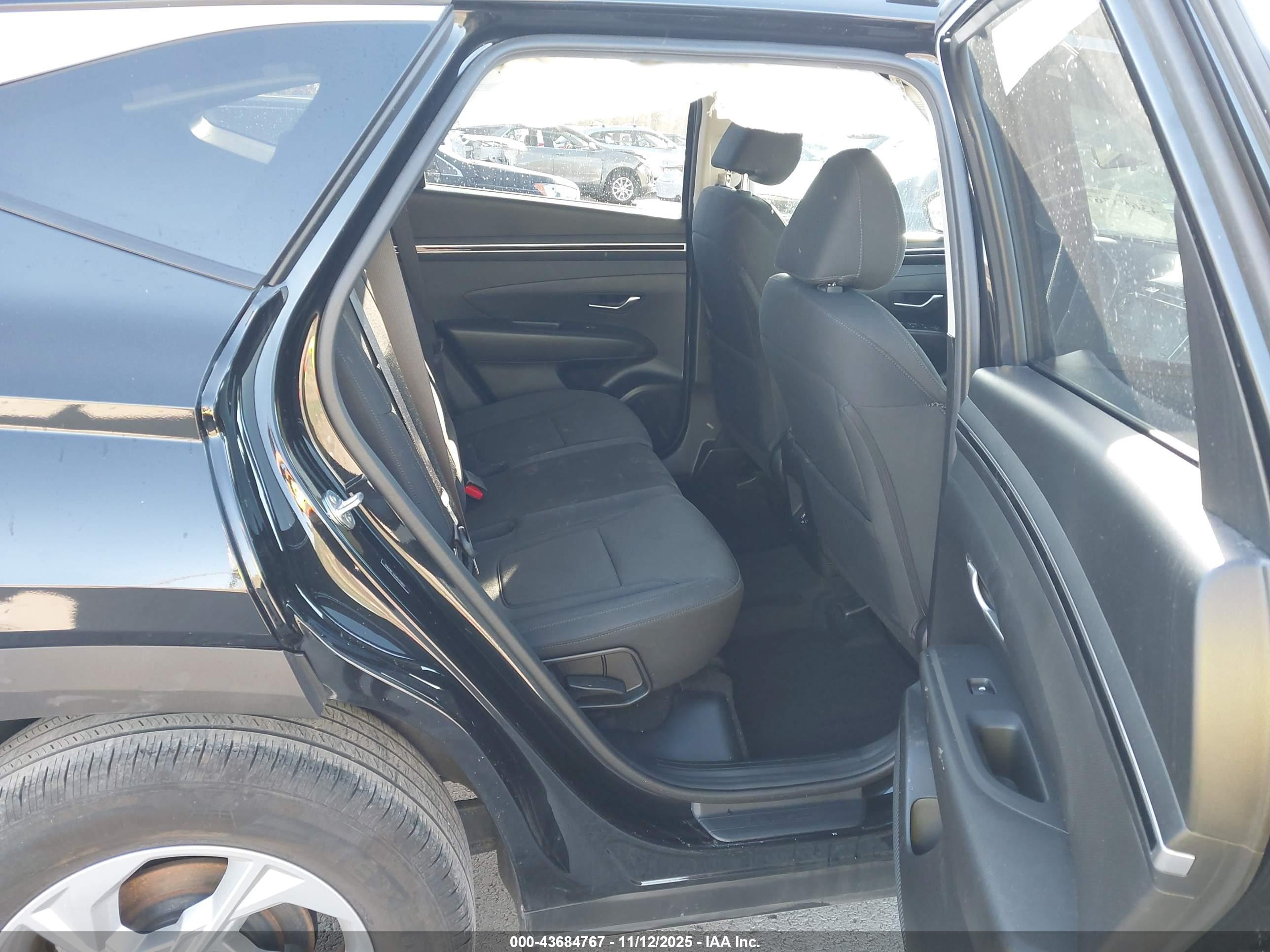 HYUNDAI TUCSON image 8