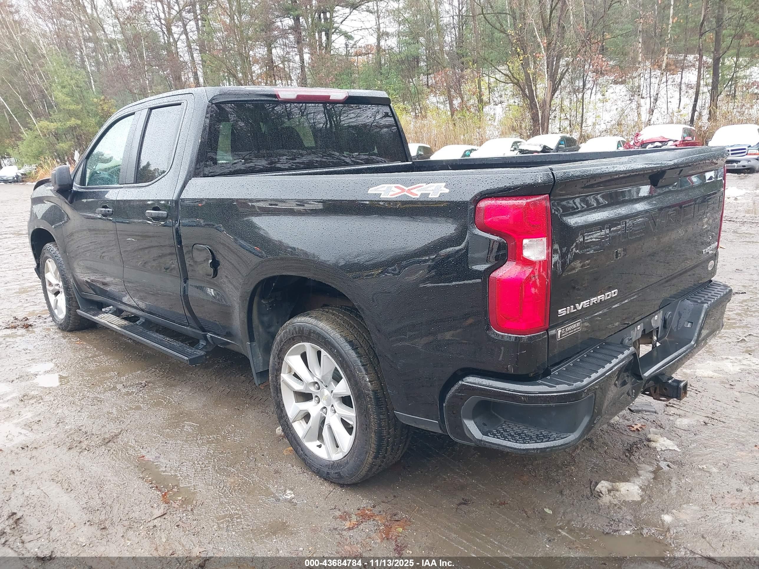 CHEVROLET SILVERADO image 3