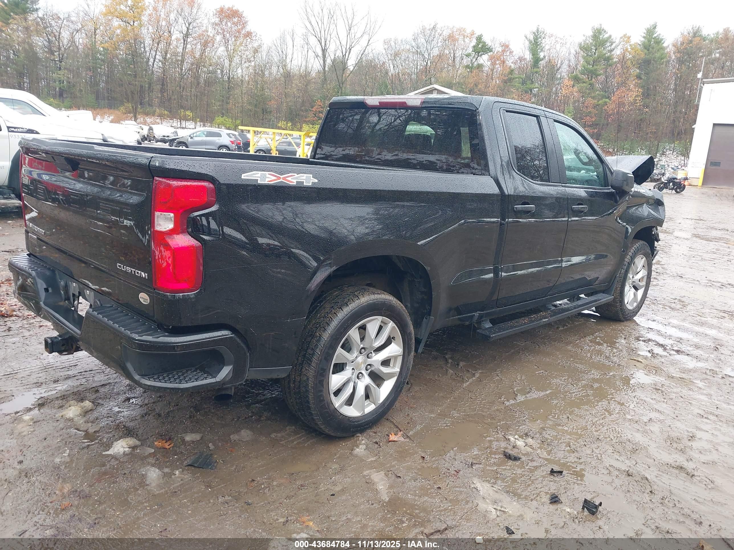 CHEVROLET SILVERADO image 4