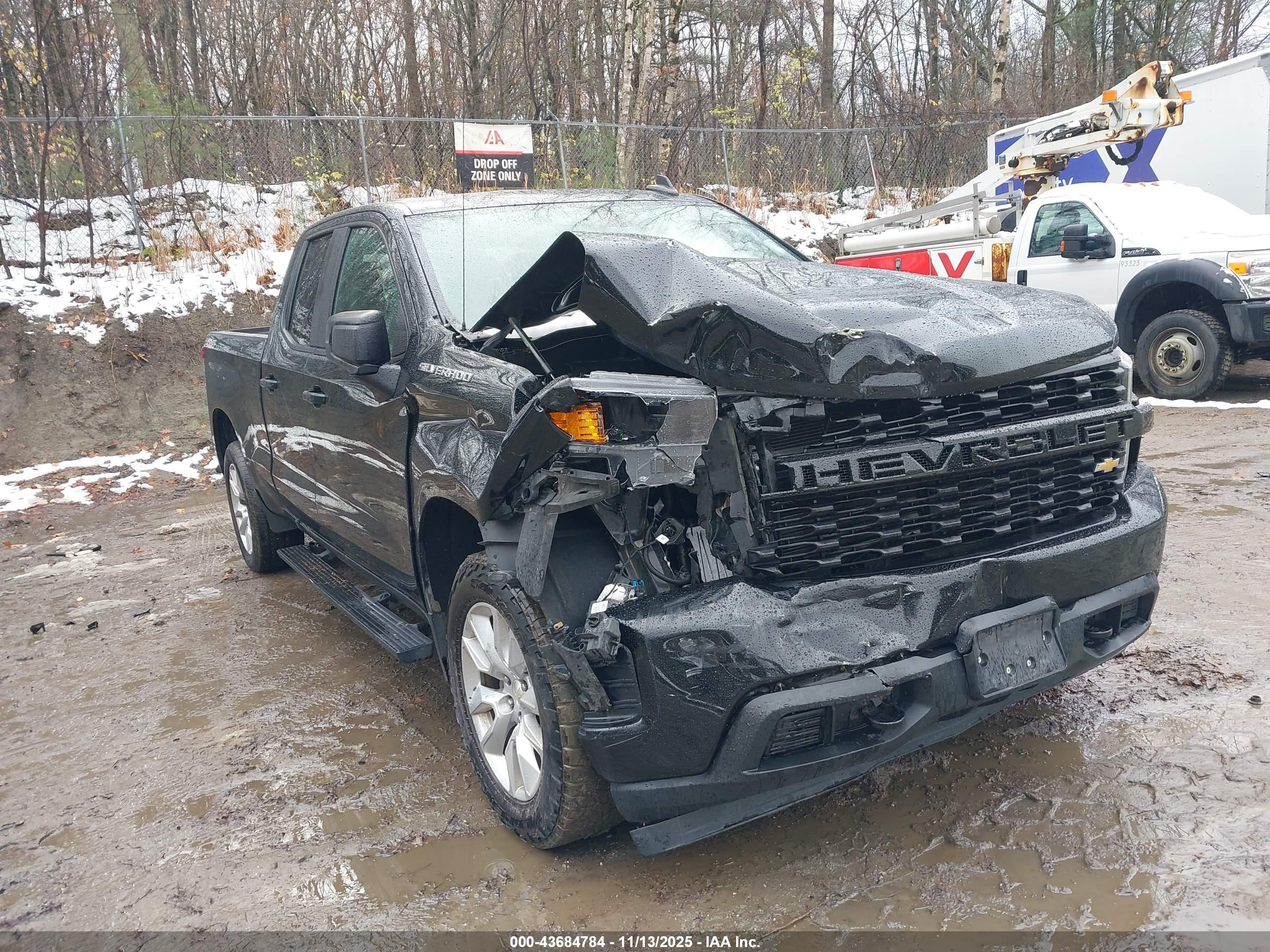 CHEVROLET SILVERADO image 6