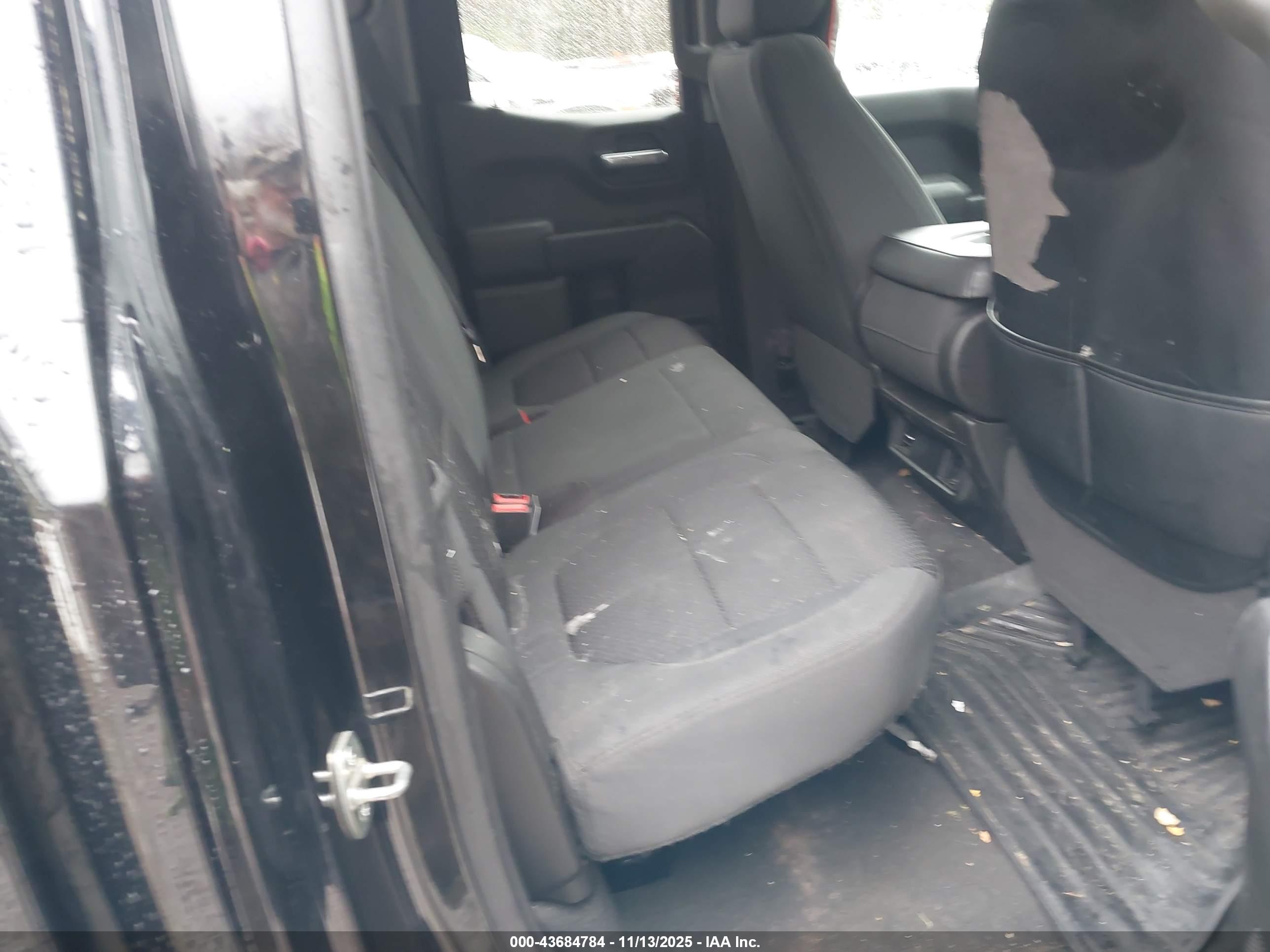 CHEVROLET SILVERADO image 8