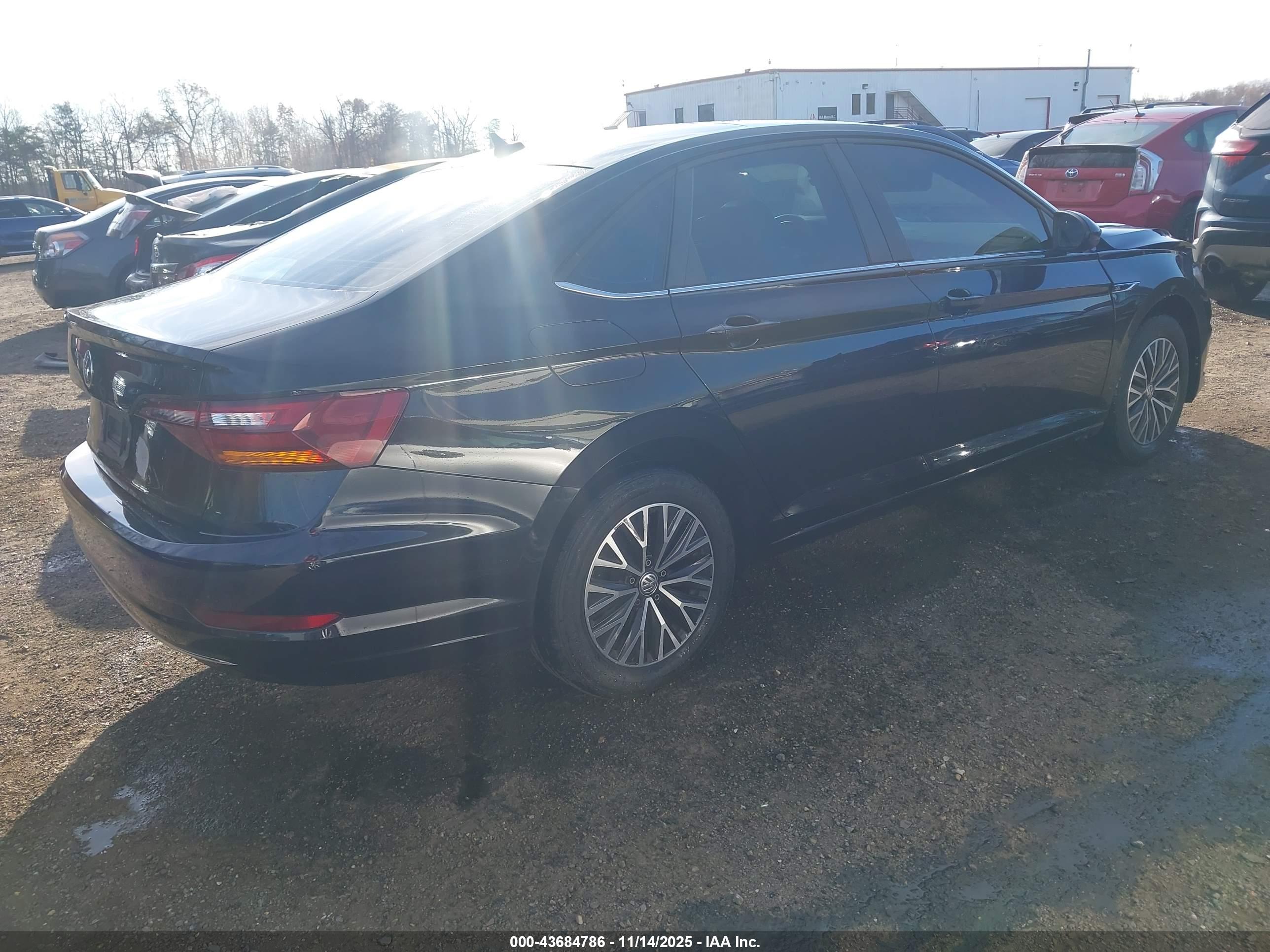 VOLKSWAGEN JETTA image 4
