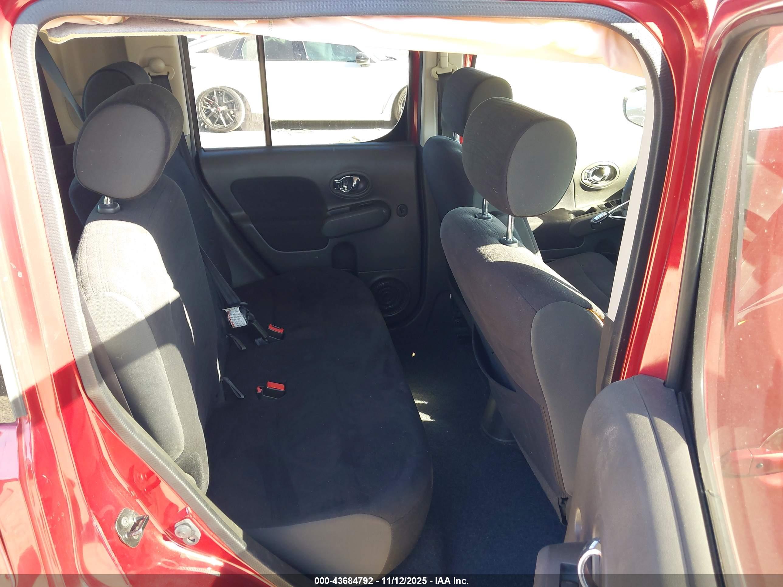 NISSAN CUBE image 8