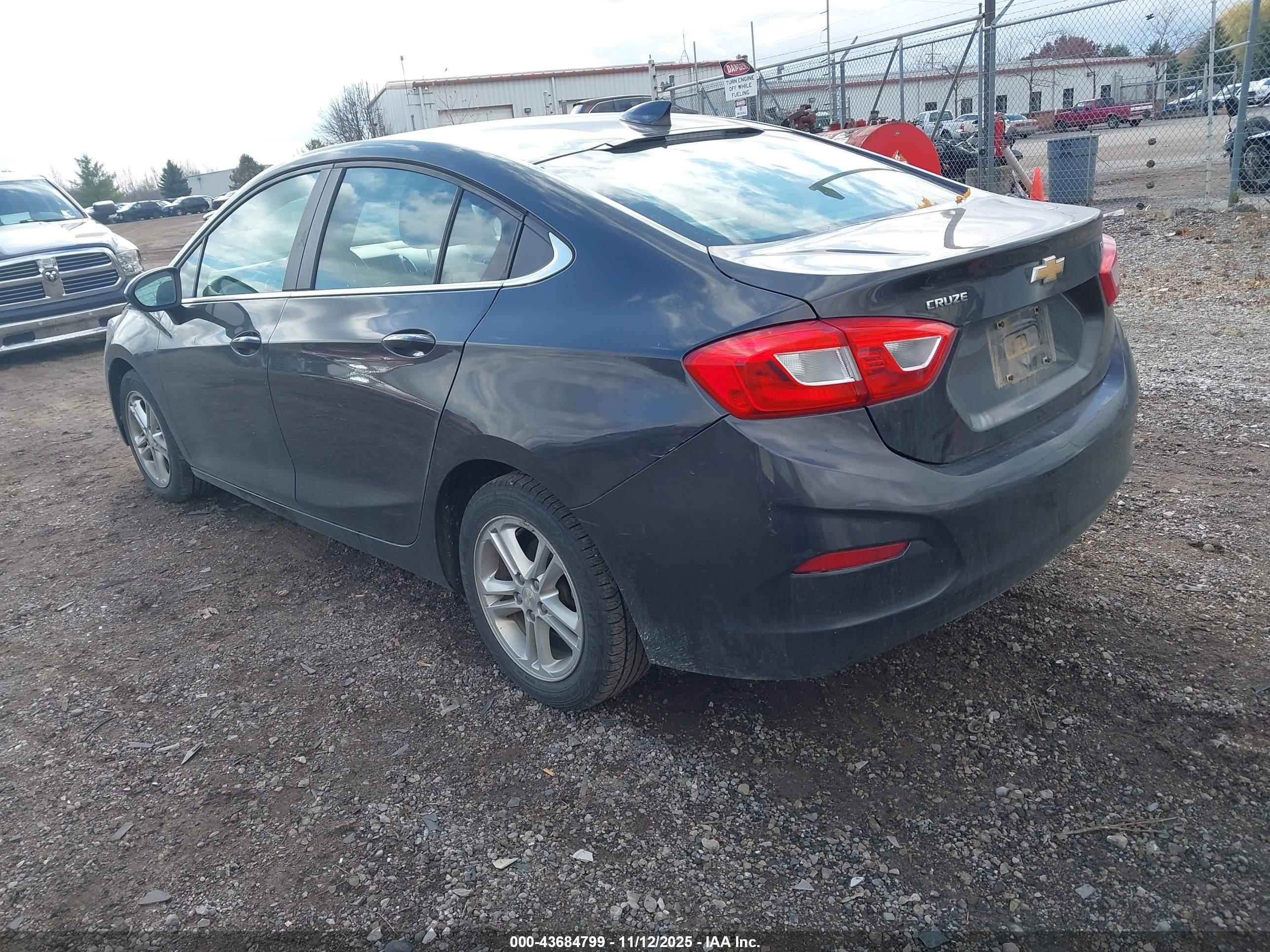 CHEVROLET CRUZE image 3