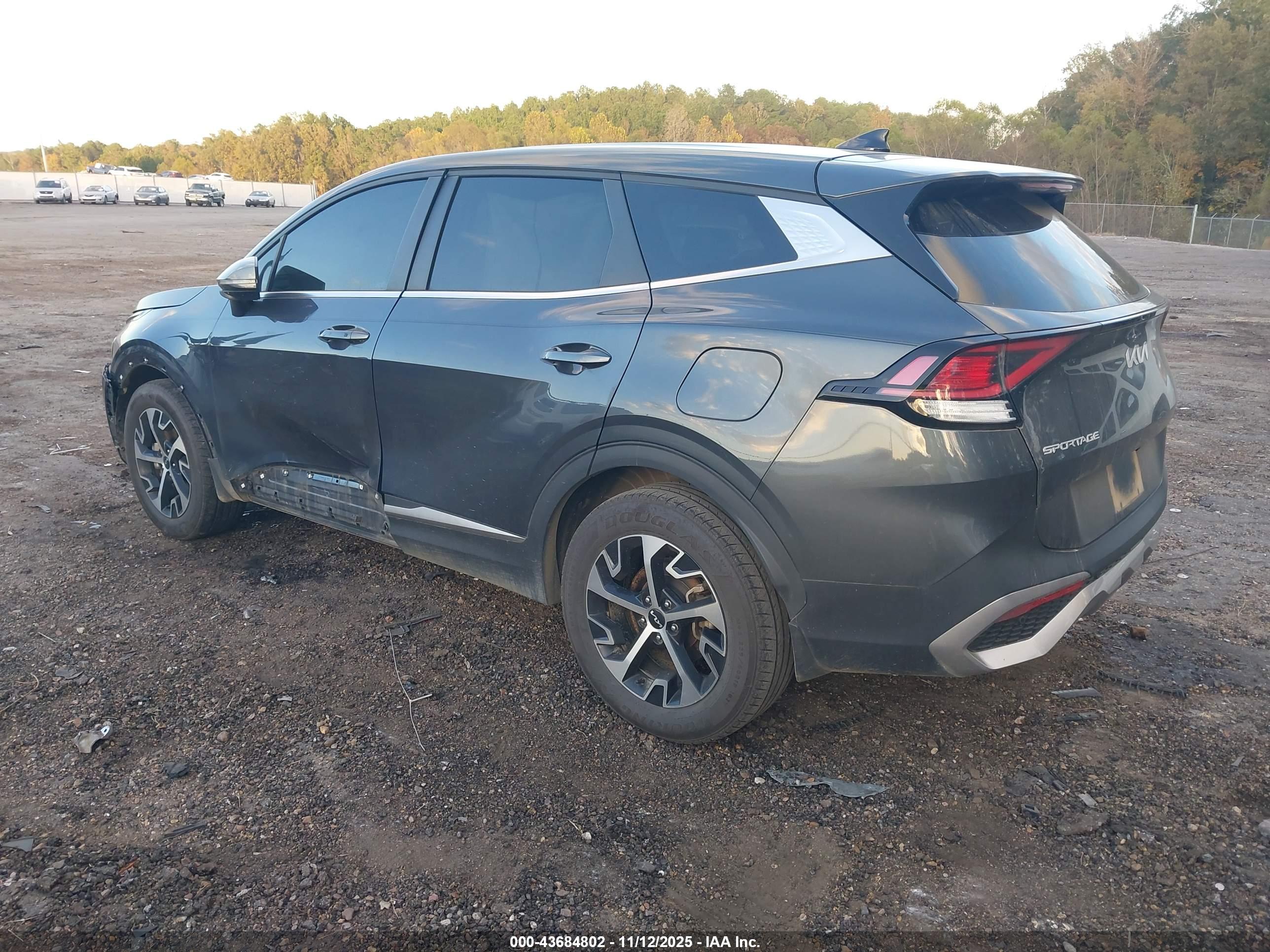 KIA SPORTAGE image 3