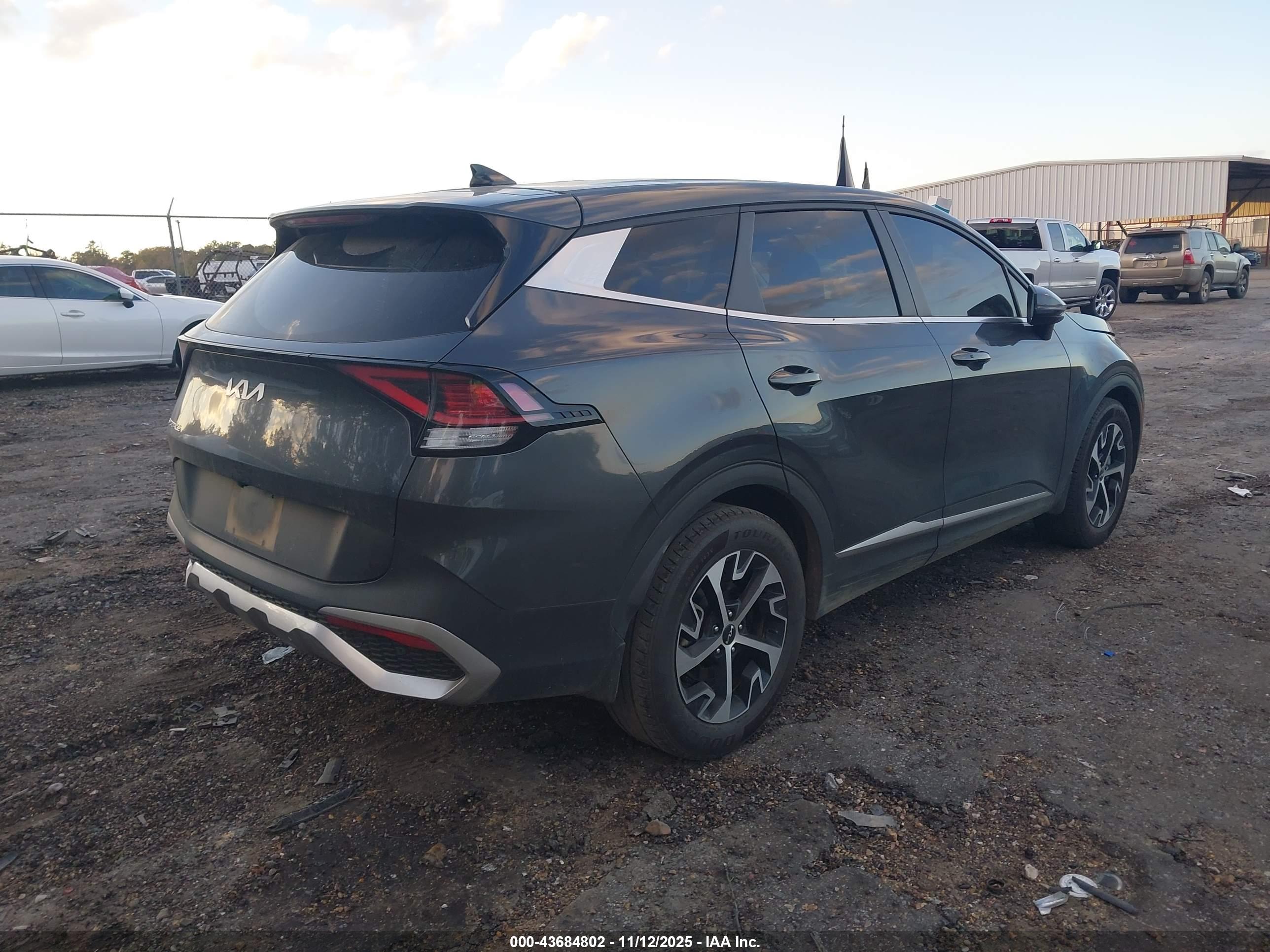 KIA SPORTAGE image 4