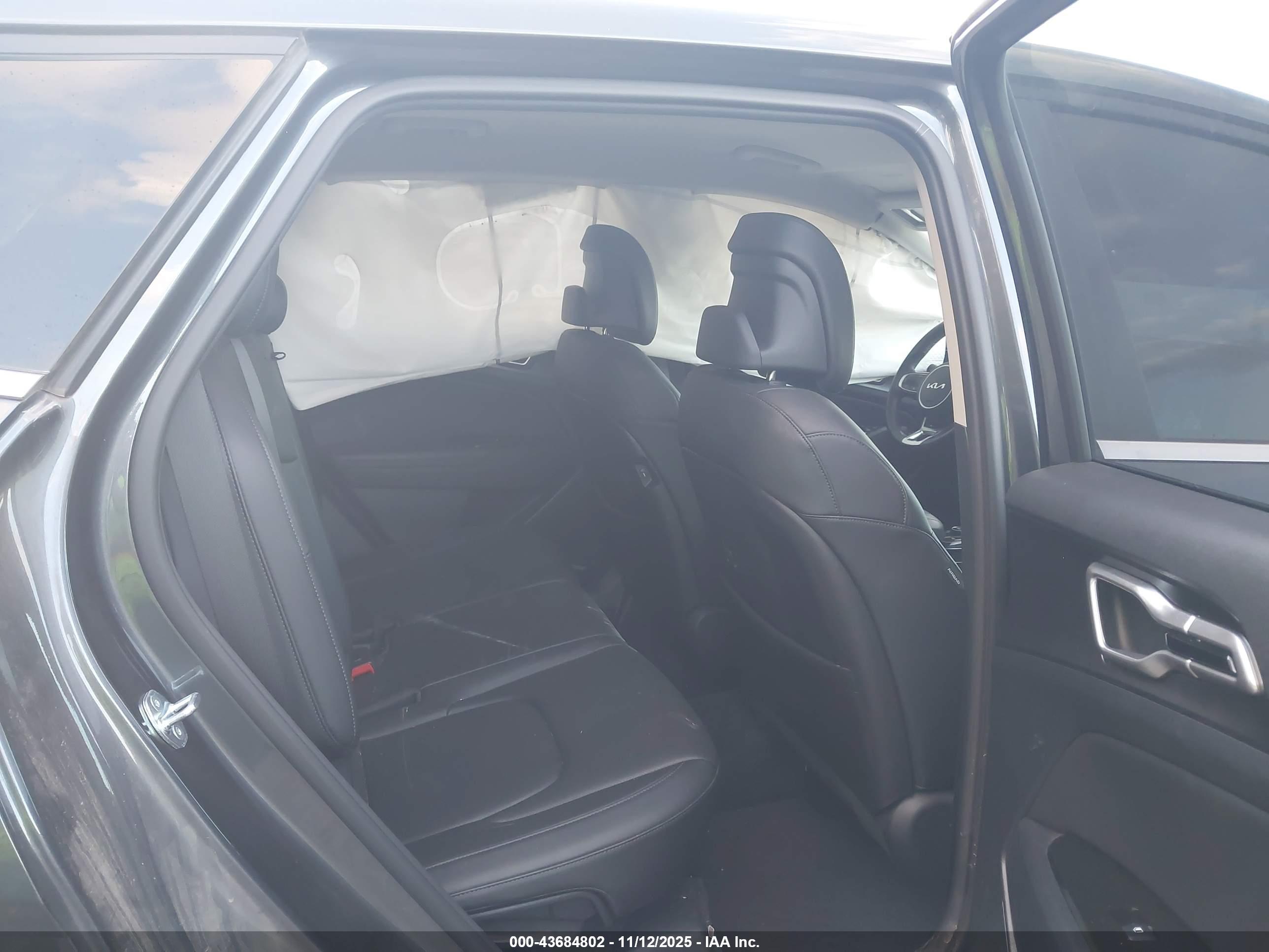 KIA SPORTAGE image 8