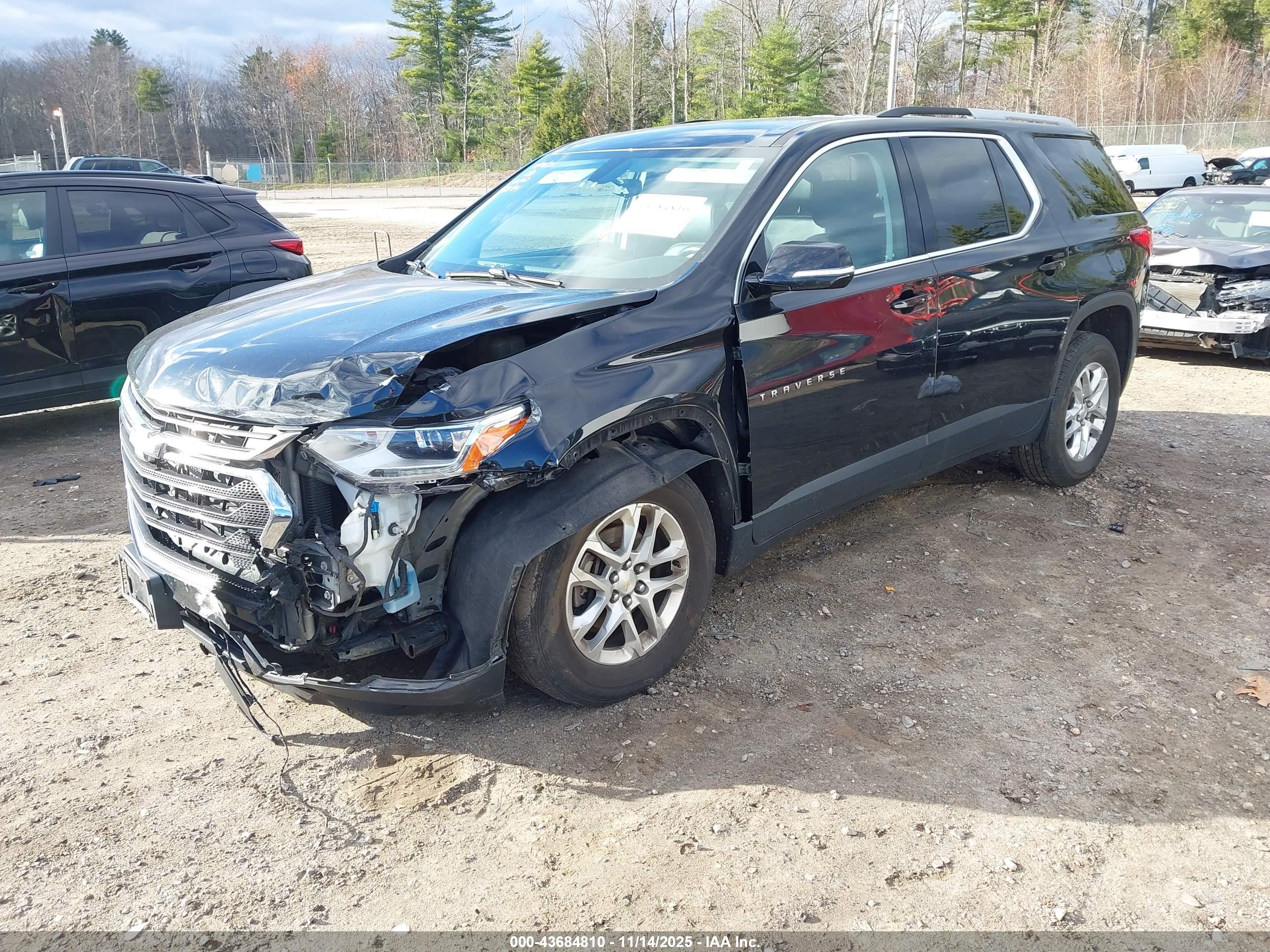 CHEVROLET TRAVERSE image 2