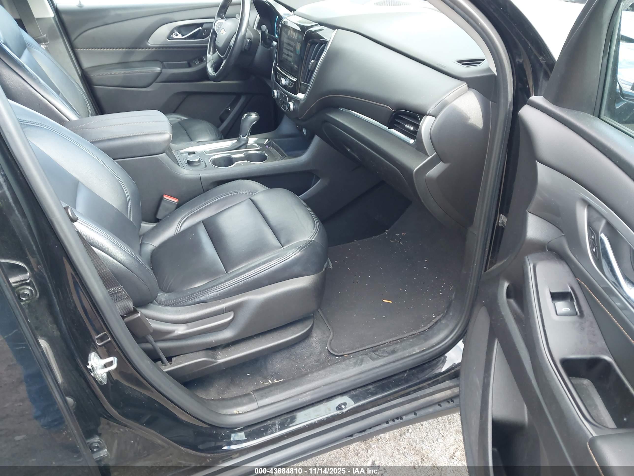 CHEVROLET TRAVERSE image 5