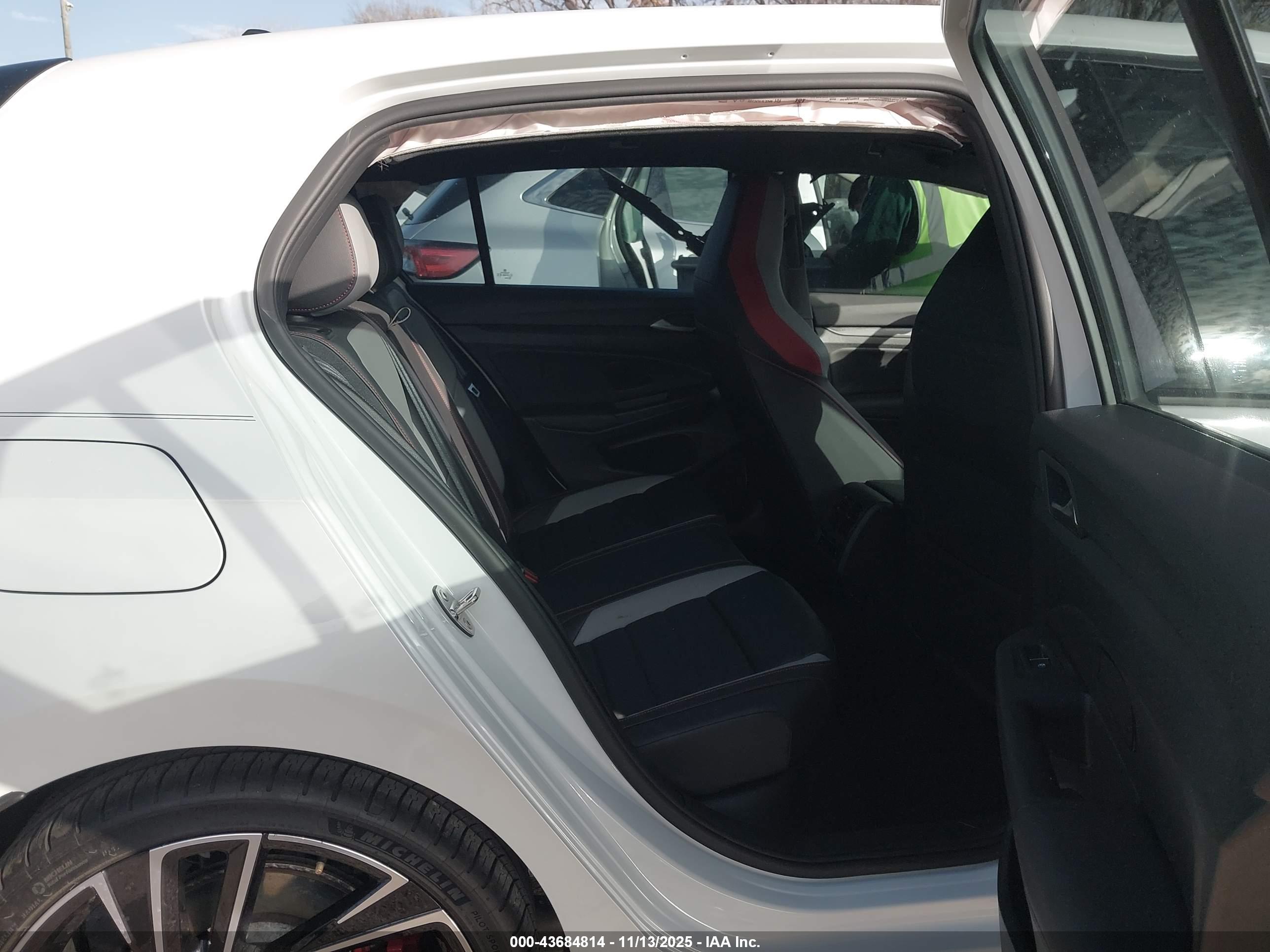 VOLKSWAGEN GOLF image 8