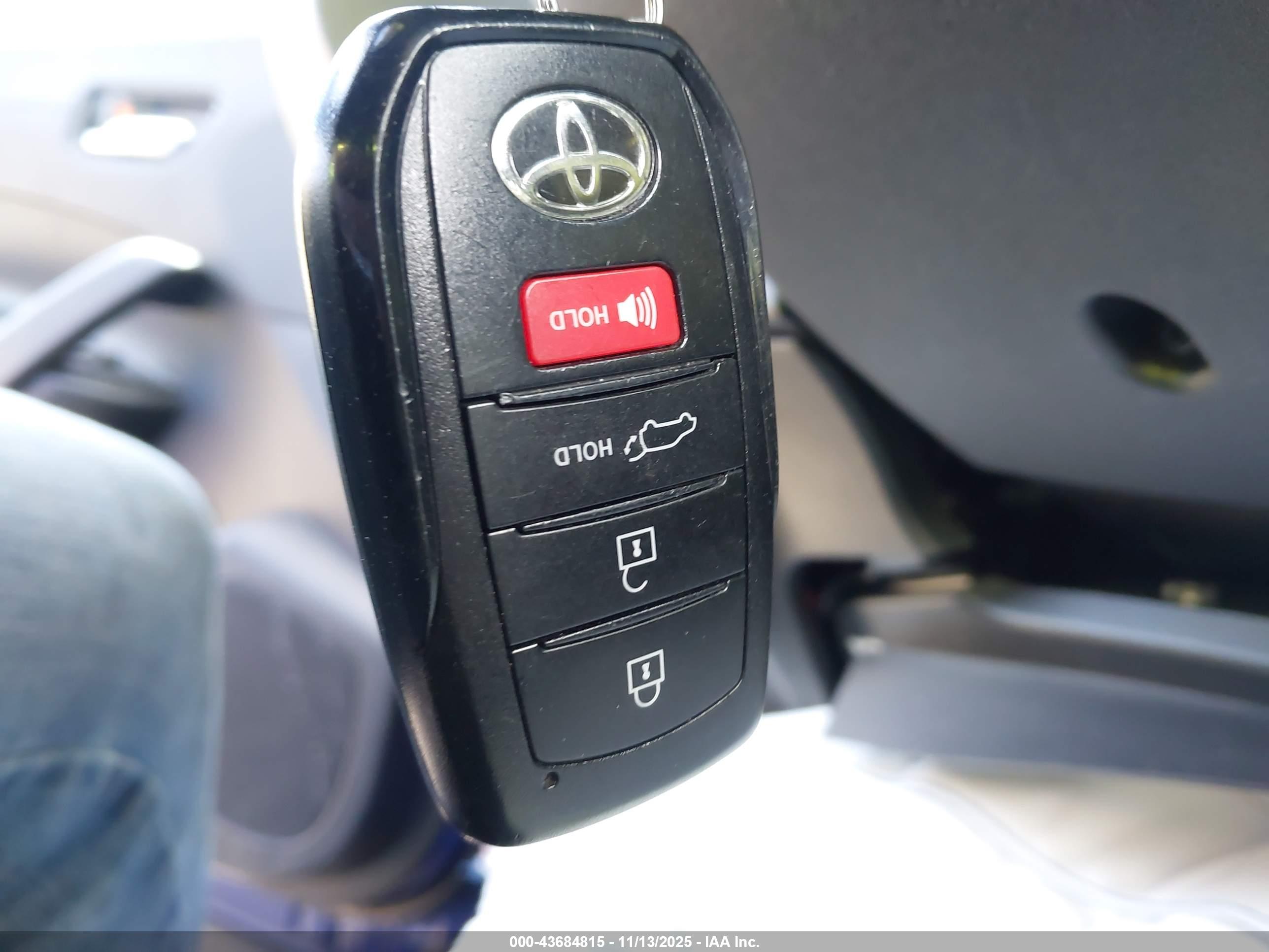 TOYOTA COROLLA image 11