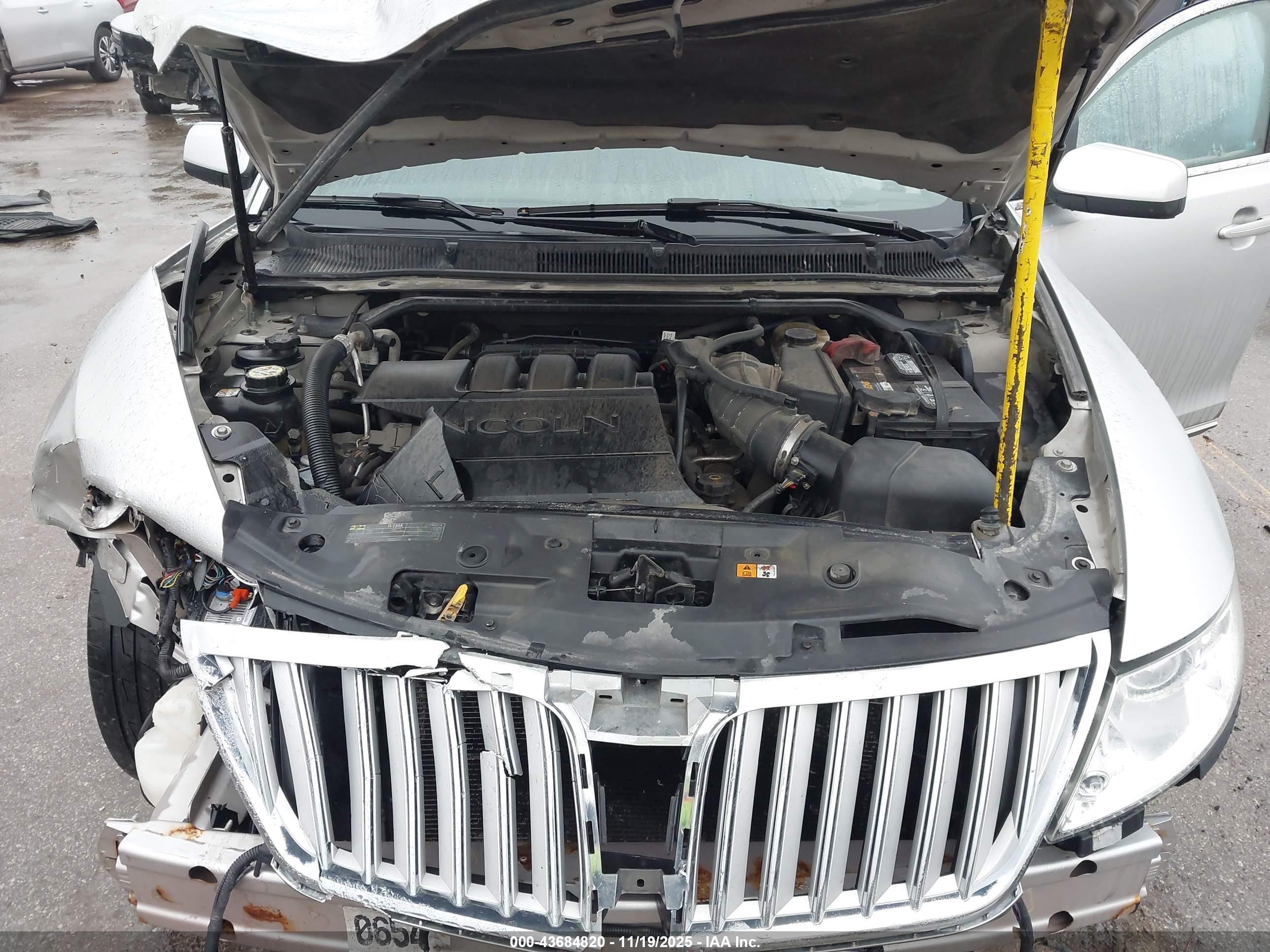 LINCOLN MKS image 10