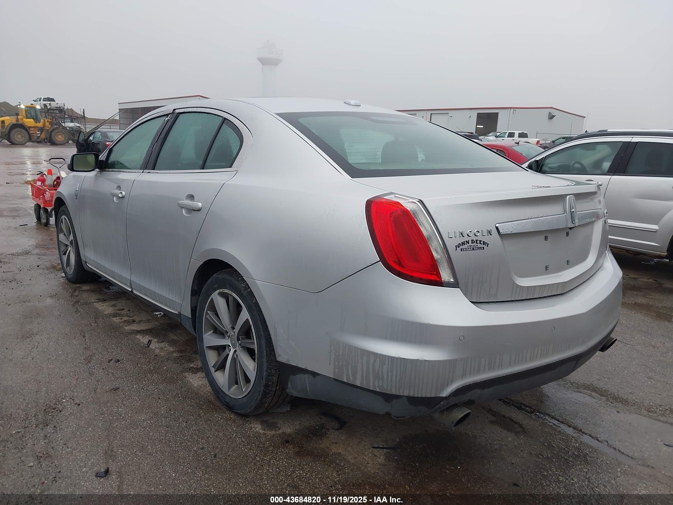 LINCOLN MKS image 3