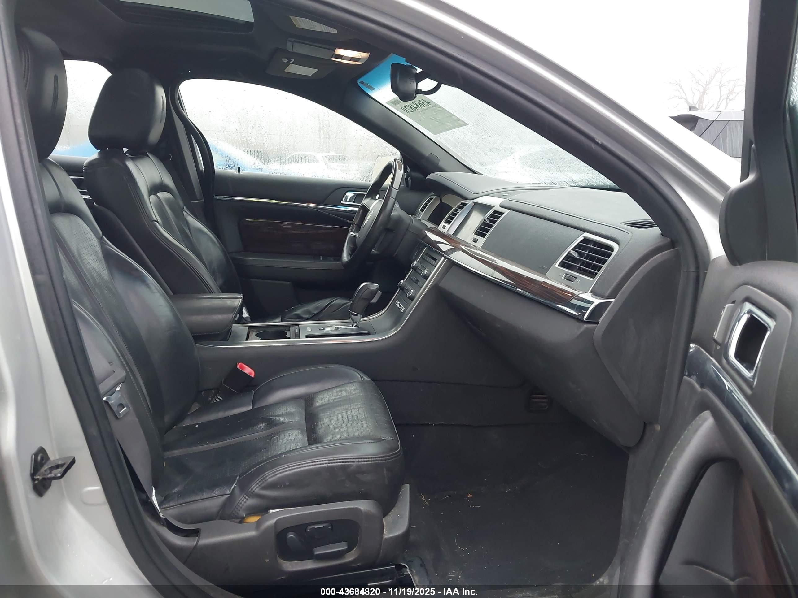 LINCOLN MKS image 5