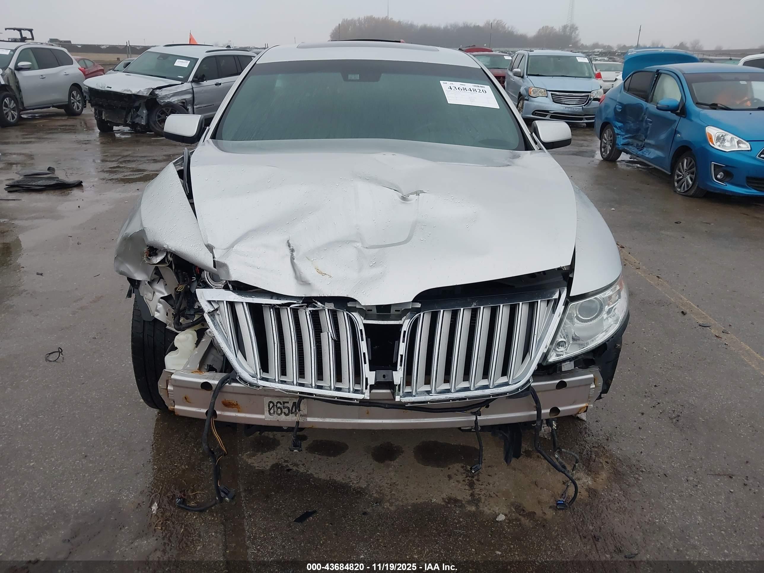 LINCOLN MKS image 6