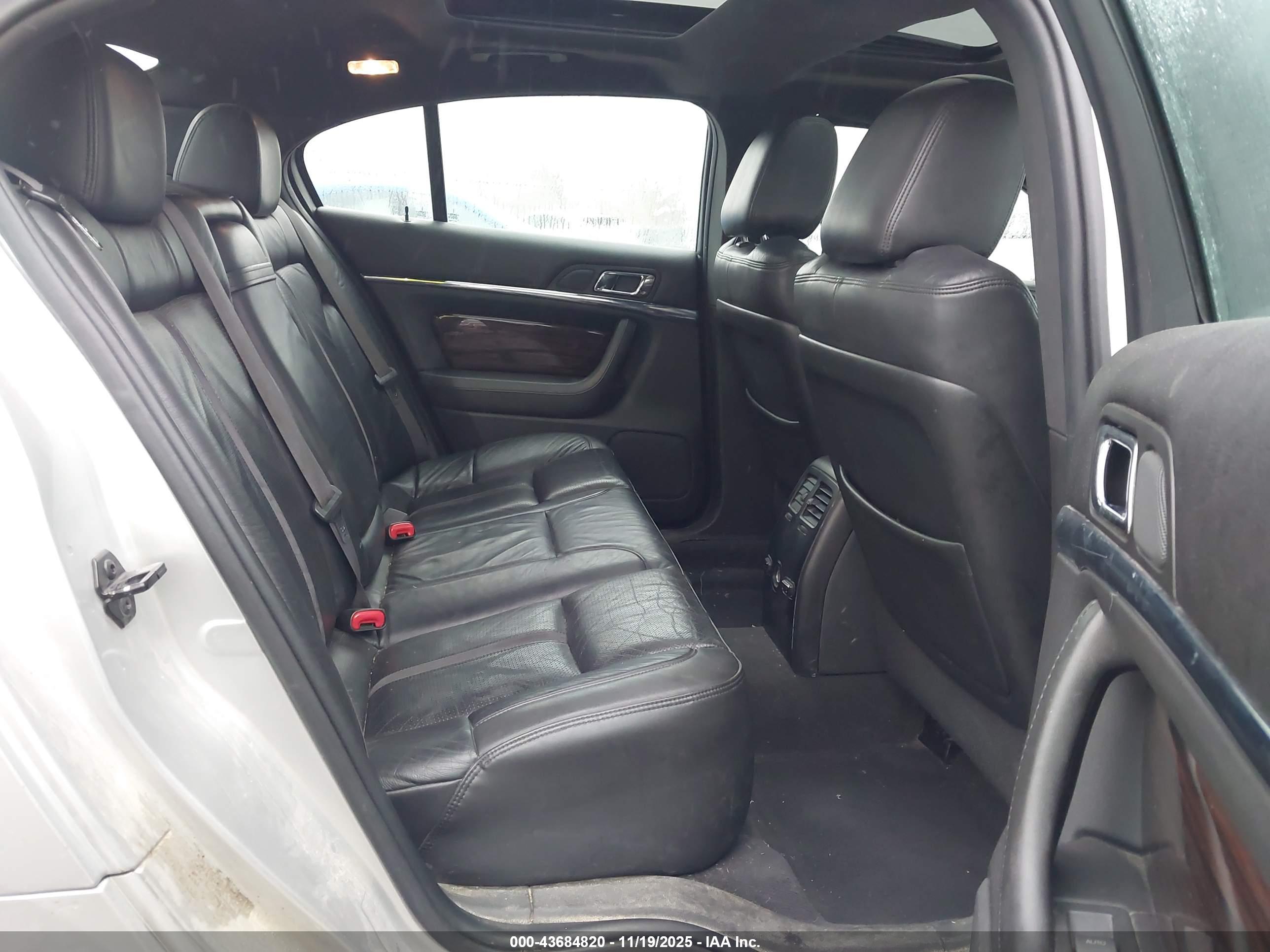 LINCOLN MKS image 8