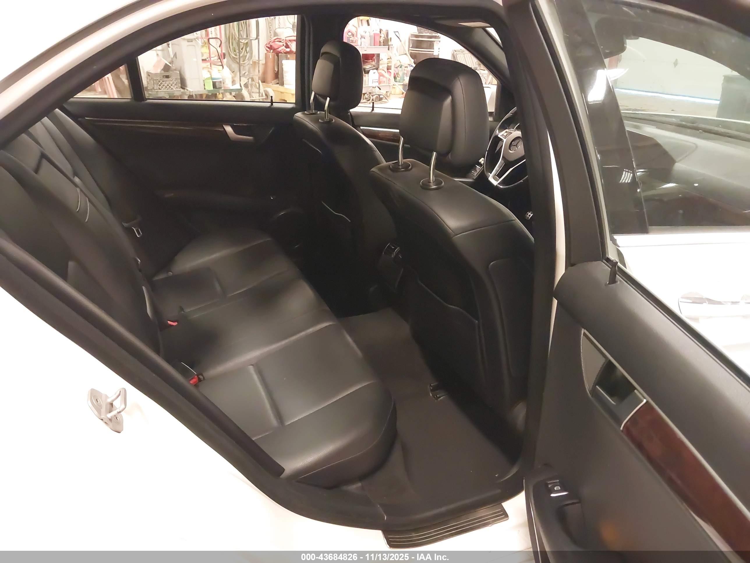 MERCEDES-BENZ C image 8