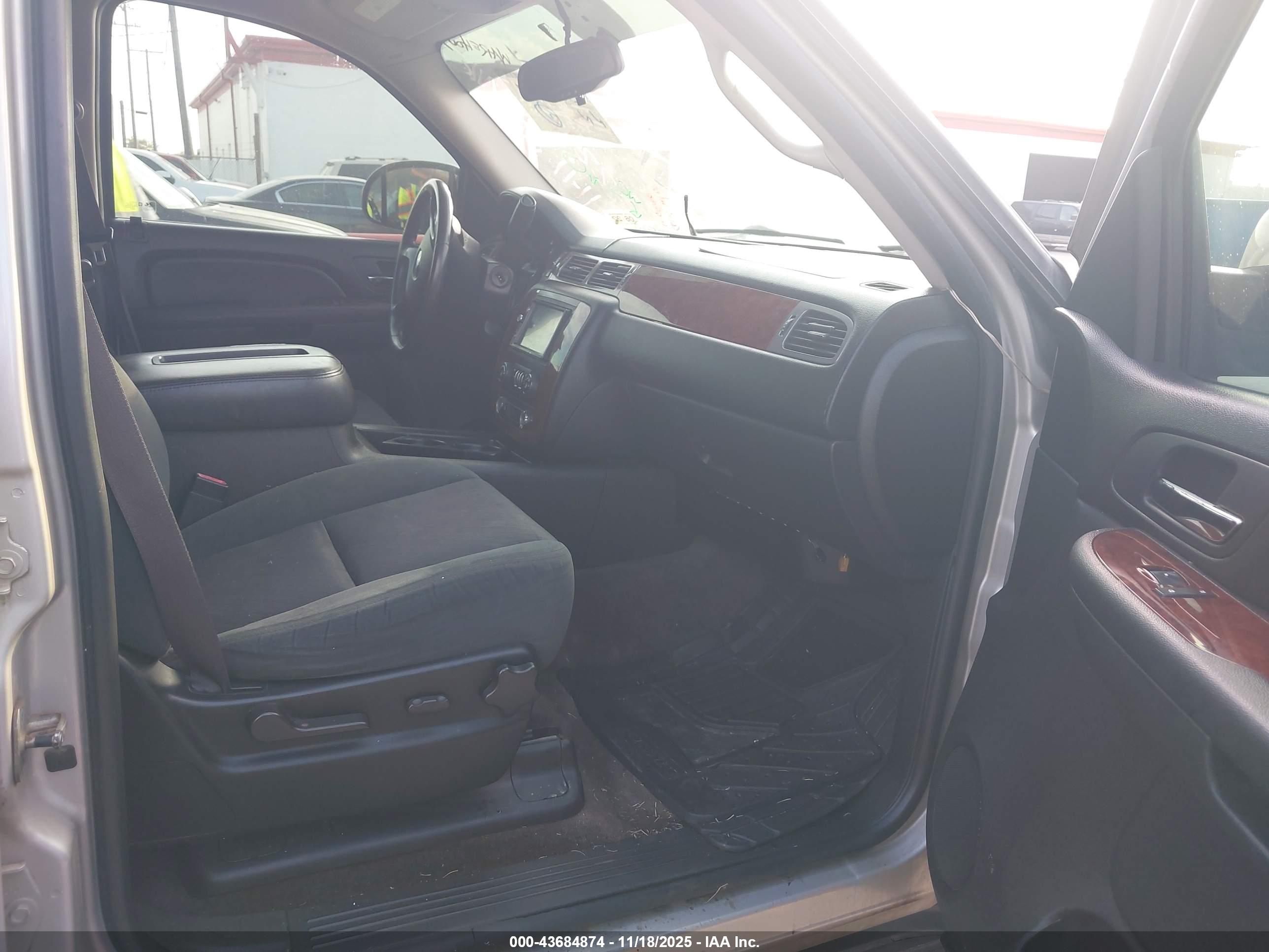 CHEVROLET TAHOE image 5
