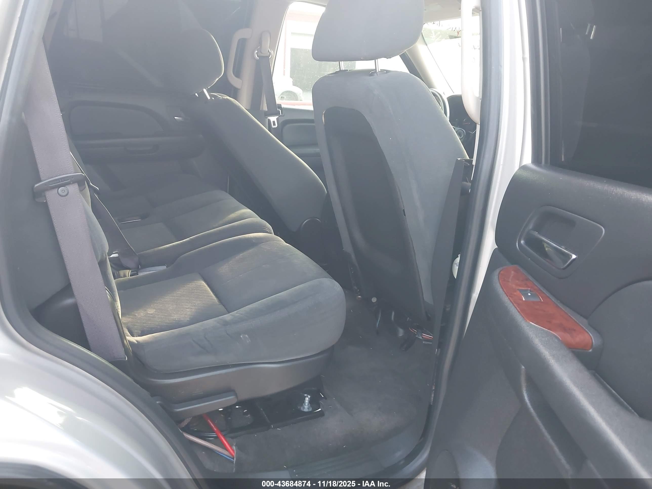 CHEVROLET TAHOE image 8
