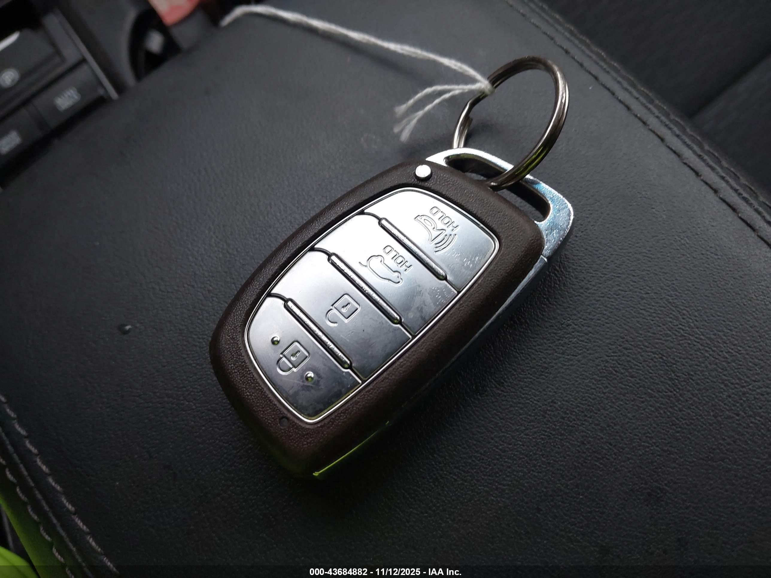 HYUNDAI TUCSON image 11