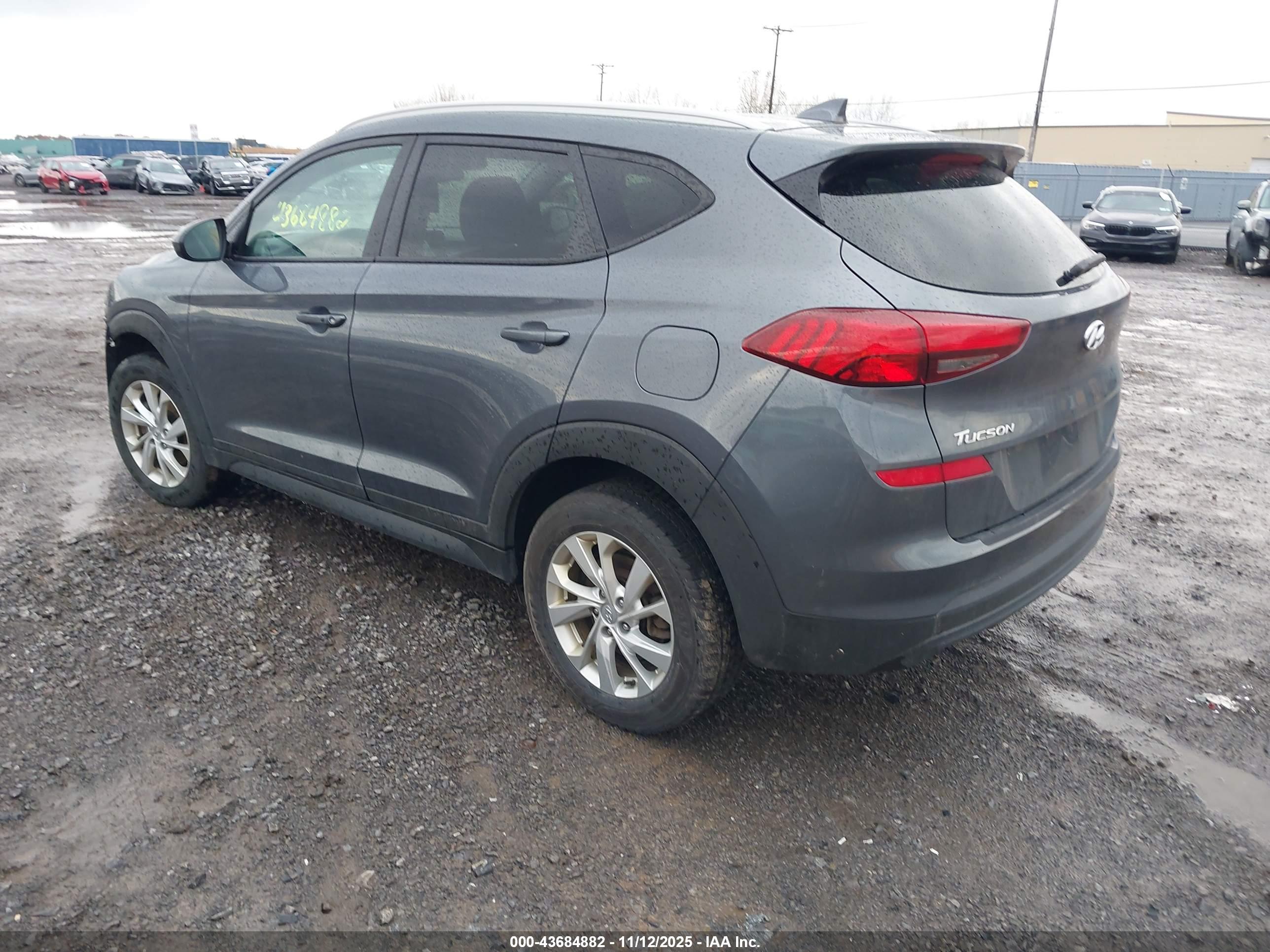 HYUNDAI TUCSON image 3